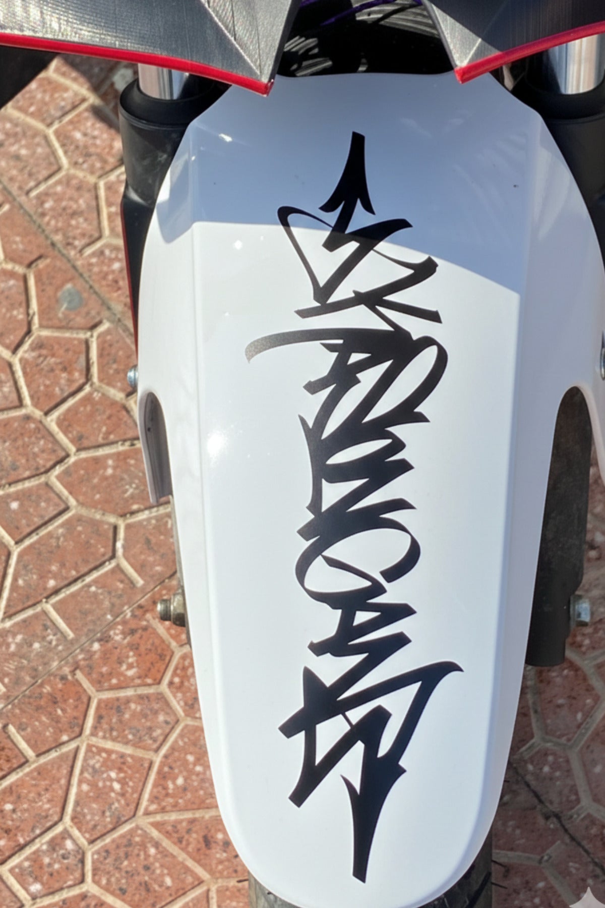 Motosiklet Çamurluk ve Grenajlara Uyumlu Grafiti Sticker Etiket (30CM)