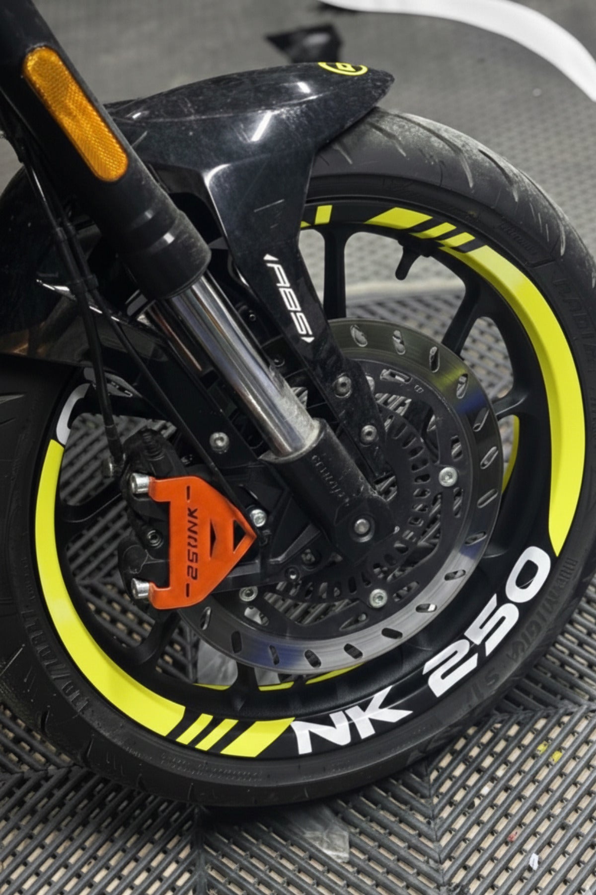 CFMOTO NK250 için Kalın Kesikli 12 Parça Jant Şeridi