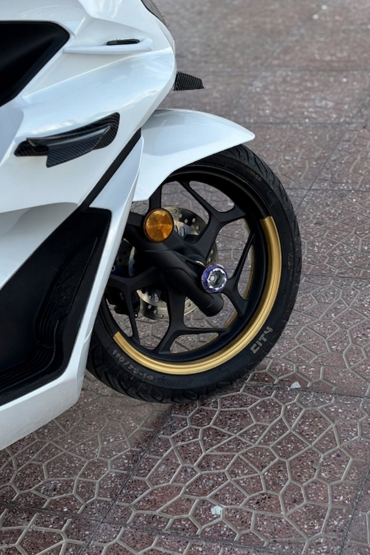 Honda PCX için Uyumlu Yarım Jant Şeridi Sticker Seti (4 Parça)