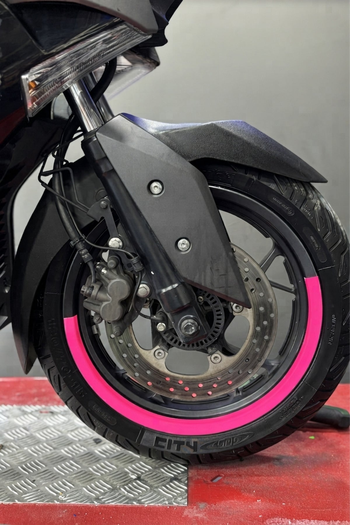 Yamaha Xmax için 15 Inch Jantlara Uyumlu Yarım Jant Şeridi Sticker Seti (4 Parça)