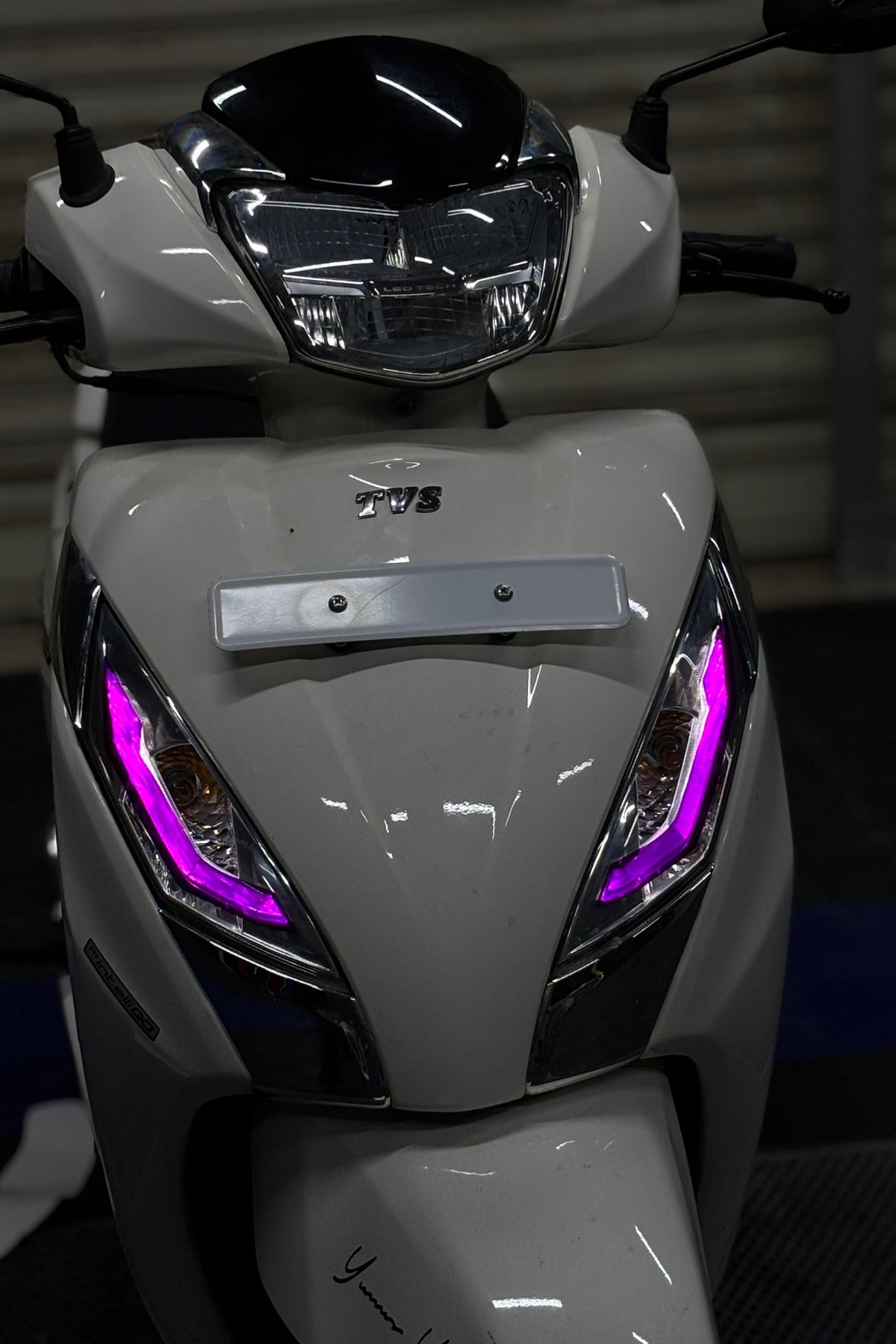 TVS Jupiter 125 için Gündüz Ledlerine Uyumlu Far Tasarım Sticker Seti (Sağ ve Sol)