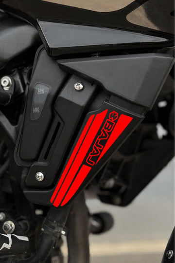 Bajaj Pulsar NS200 için Yan Radyatör Kapakları için Bajaj Yazılı Sticker (Sağ ve Sol)