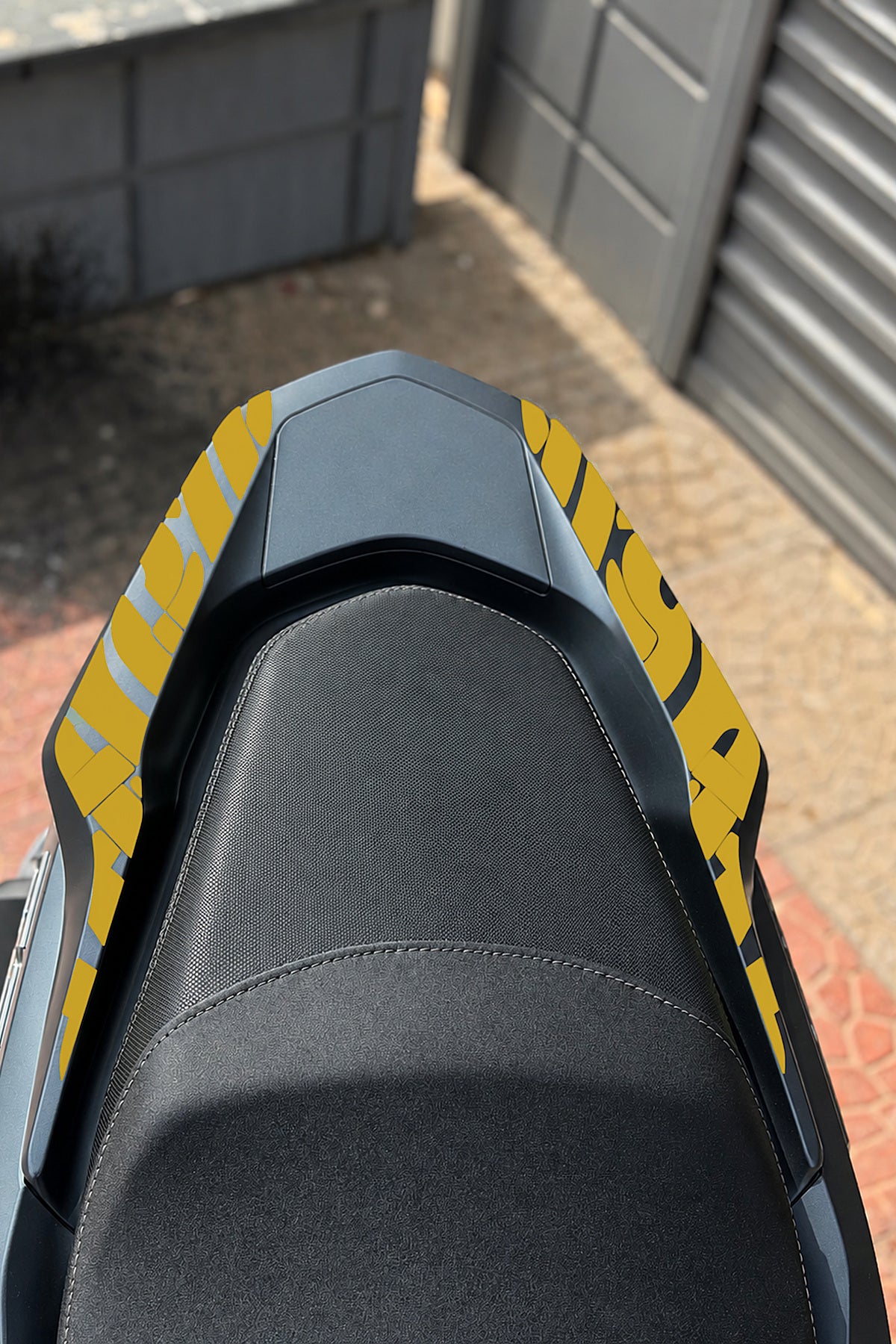 Honda PCX Deluxe için Kuyruk Üstü Tribal Desen Sticker (2025-2026 Uyumlu)