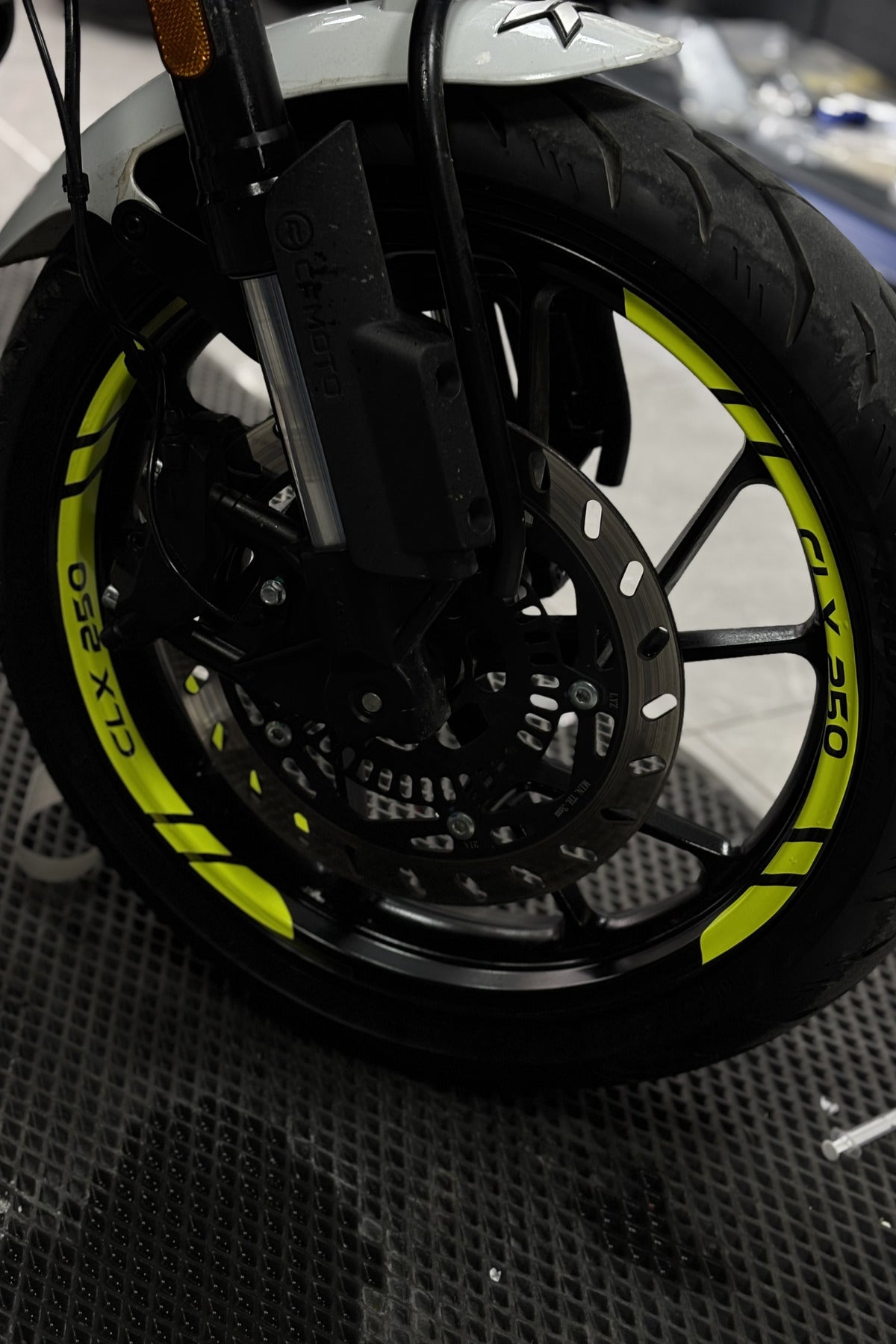 CFMOTO CLX 250 için Neon Sarı Jant Şeridi Sticker Seti (8 Parça)