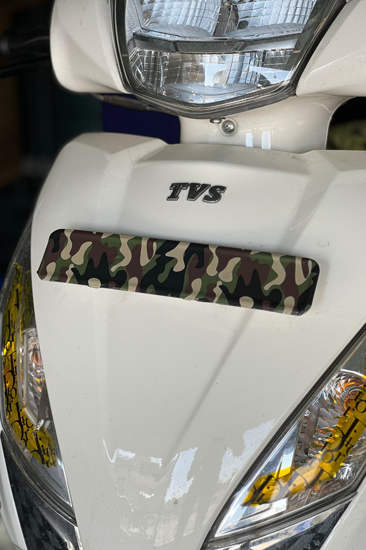 TVS Jupiter 125 Ön Plakası için Bayrak ve Desenli Sticker