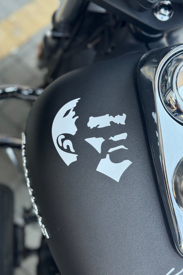 Motor-Araba-Kask için Beyaz Renk Atatürk Silueti Sticker Etiket (1 Adet)(10CM)