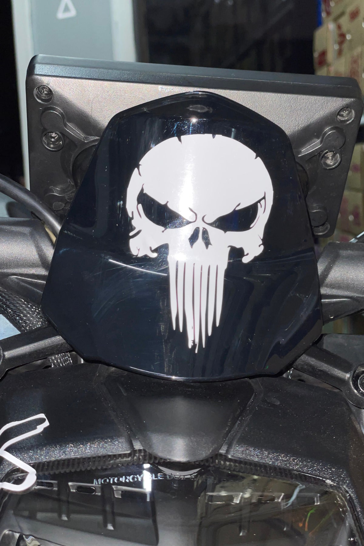 Motor-Araba-Kask için Beyaz Renk Punısher Kurukafa Sticker Etiket (12CMx6CM)(1 Adet)