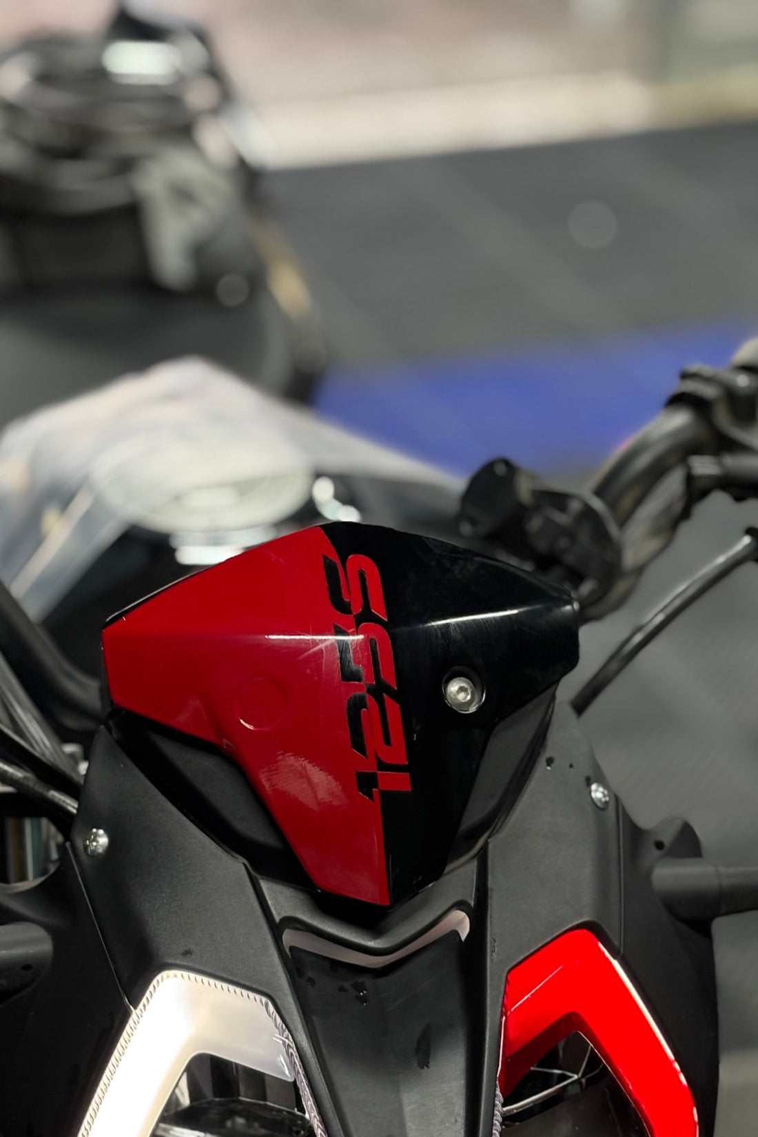 Benelli 125S ve RKS RK125s için 125S Yazılı Kırmızı Kafa Sticker Etiket (1 Adet)