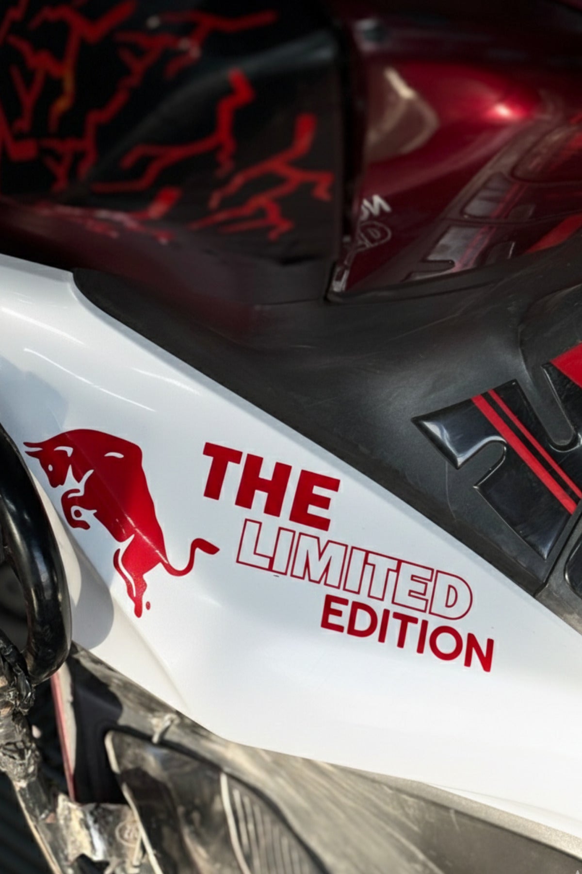 Honda PCX için Boğa Enerji Limited Edition Sticker Etiket (Tek Taraf)