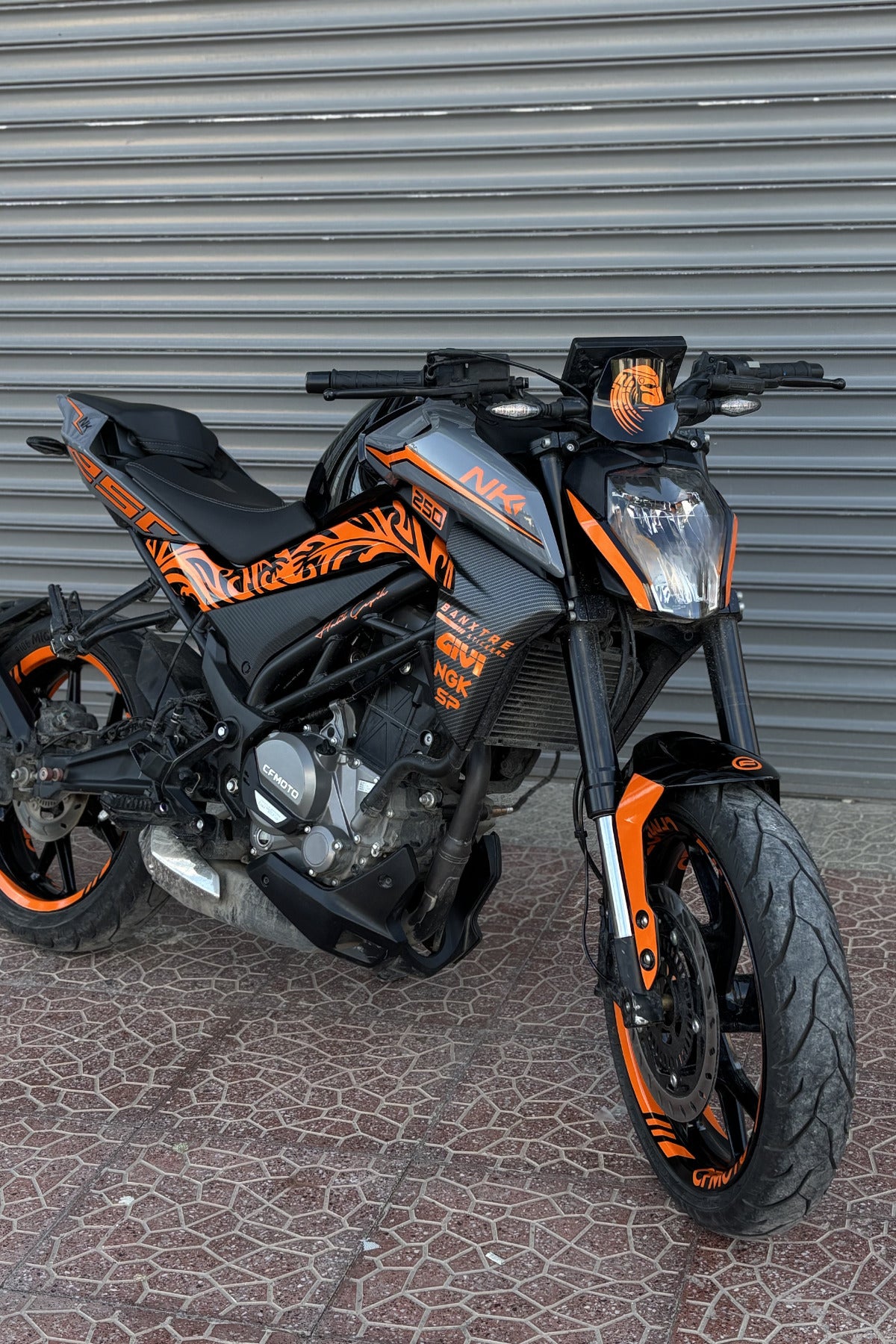 CFMOTO NK250 için Tribal Detaylı Komple Jant ve Grenajlar için Sticker Seti