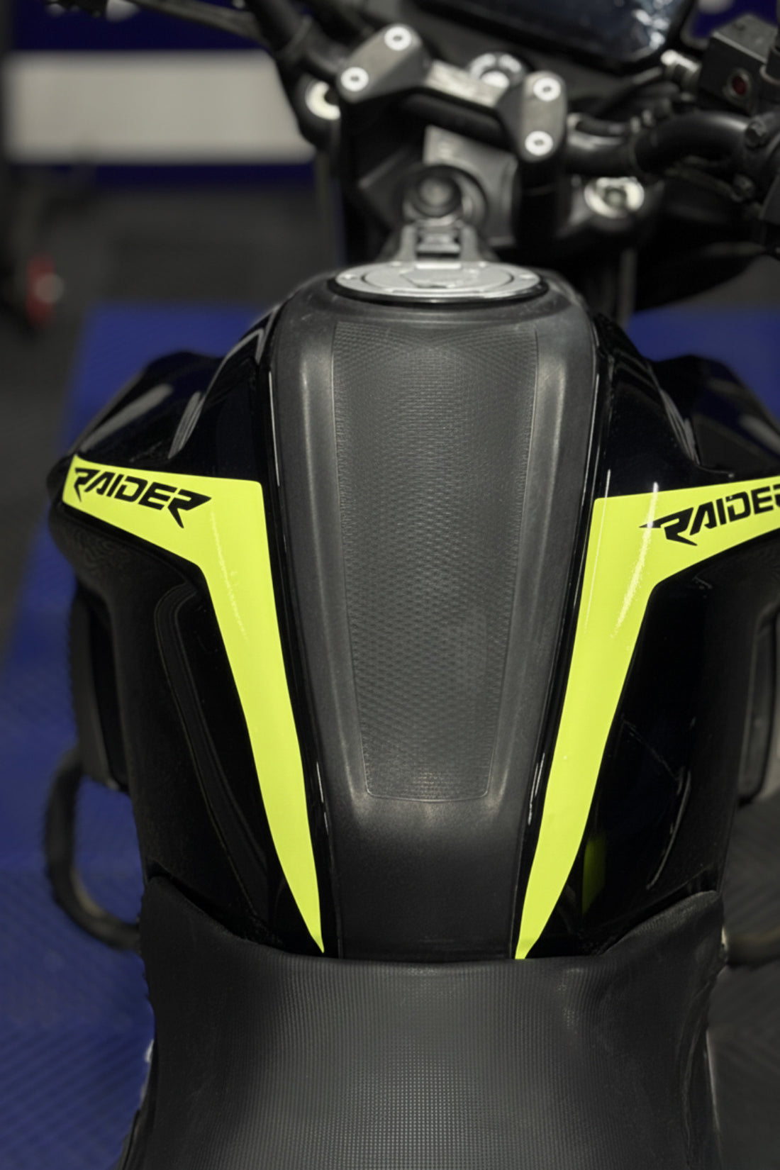 Tvs Raider 125 Motosiklet için Uyumlu Depo Kordon Sticker Seti (Sağ ve Sol)