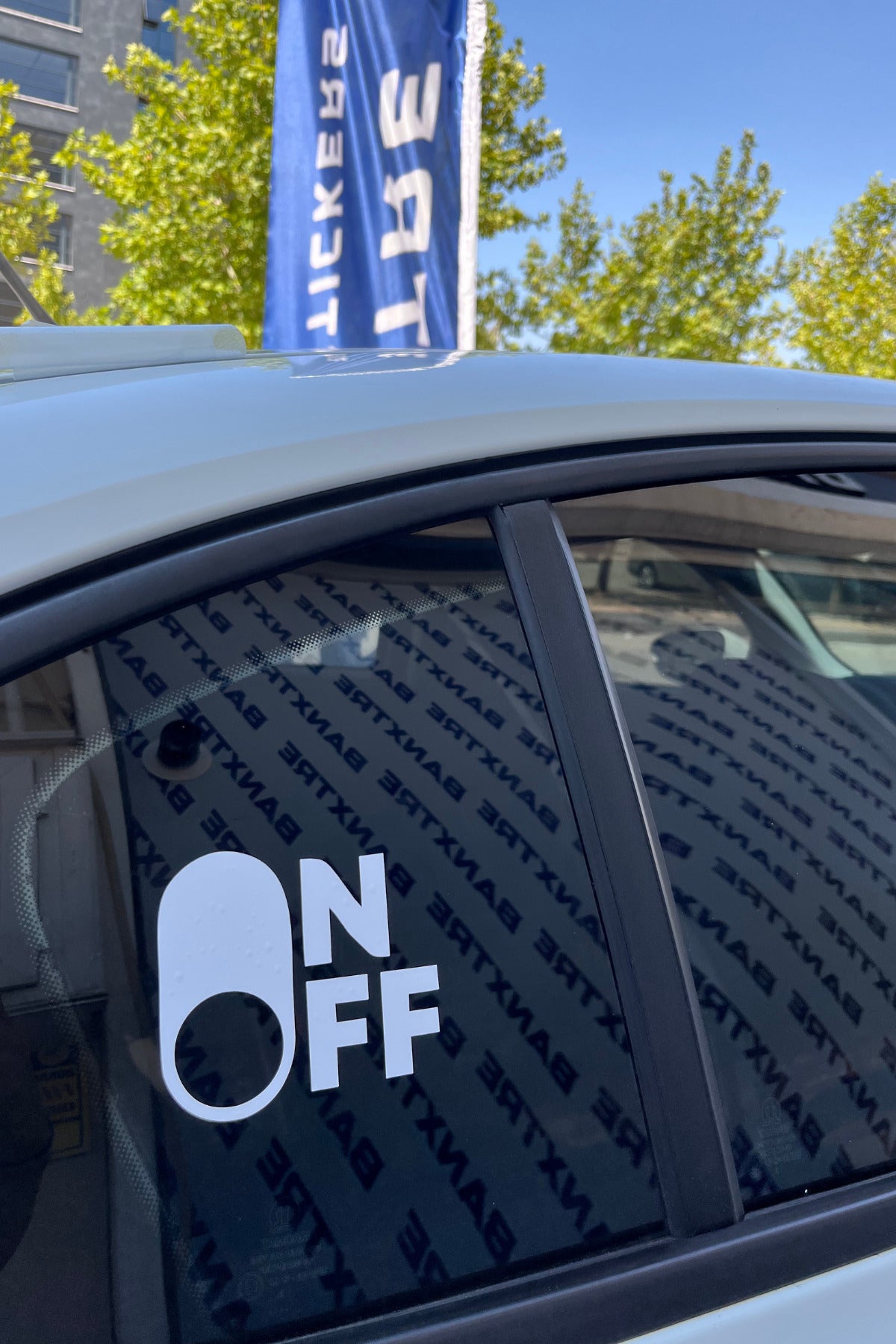 Araba-Motor ve Kask için Beyaz Renk On-Off Sticker Etiket (1 Adet)