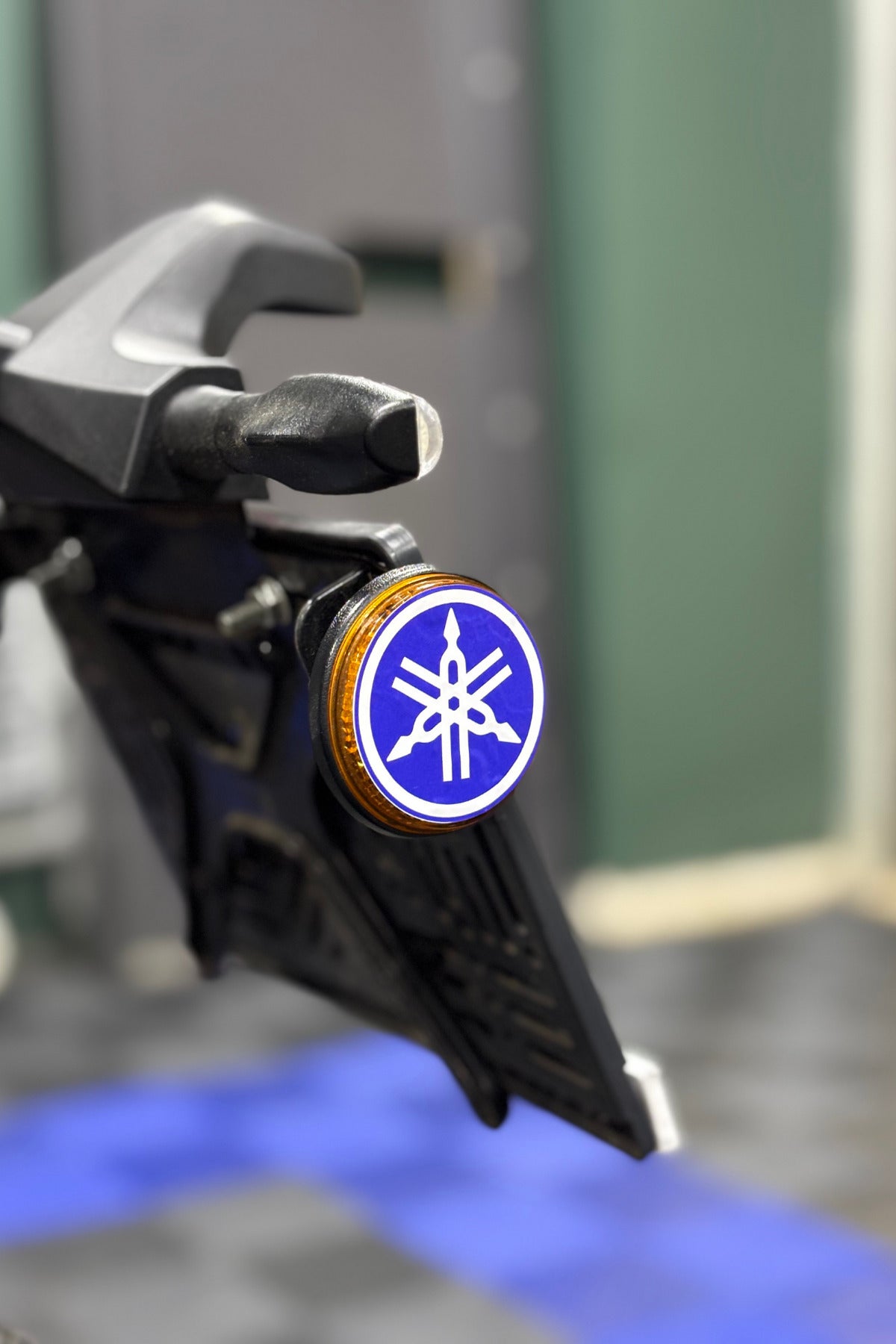 Yamaha Motosiklet Grubu Kedigözü Reflektörü için 5CMx5CM Sticker Etiket (2 Adet)
