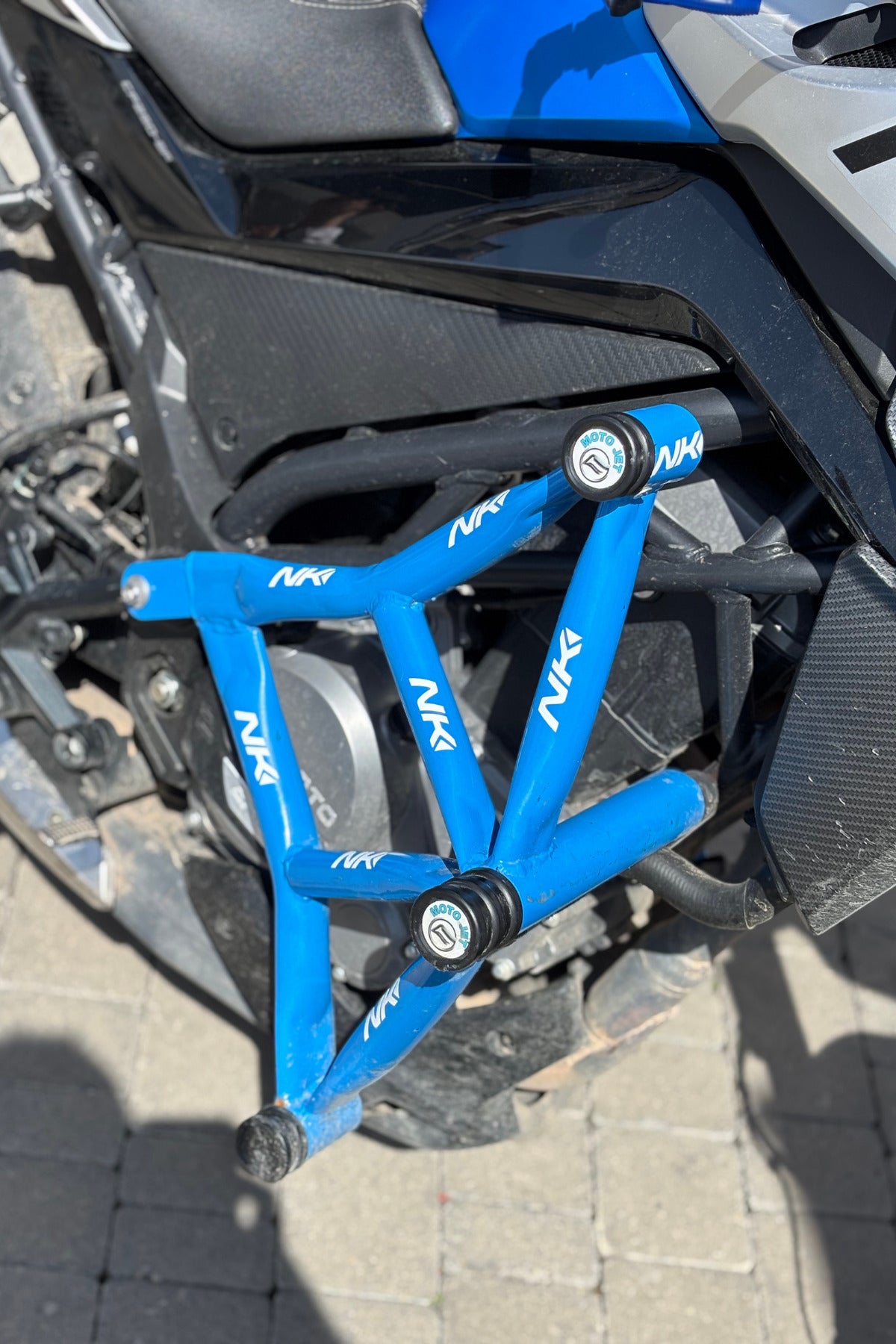 Koruma Demiri için NK Yazılı Beyaz Renk Detay Sticker Seti (16 Parça )(KORUMA DEMİRİ DEĞİLDİR)