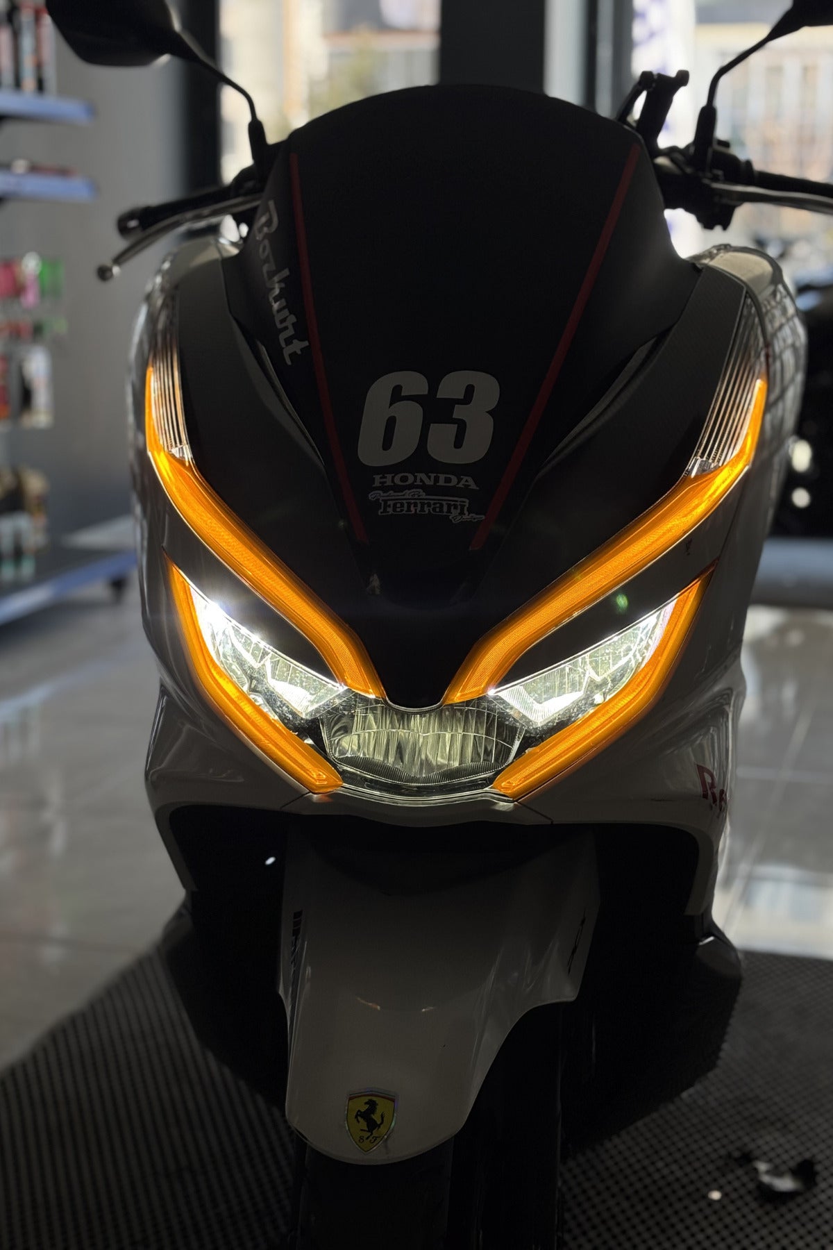 Honda PCX (2018-2020) için Far Tasarım Folyosu Sticker