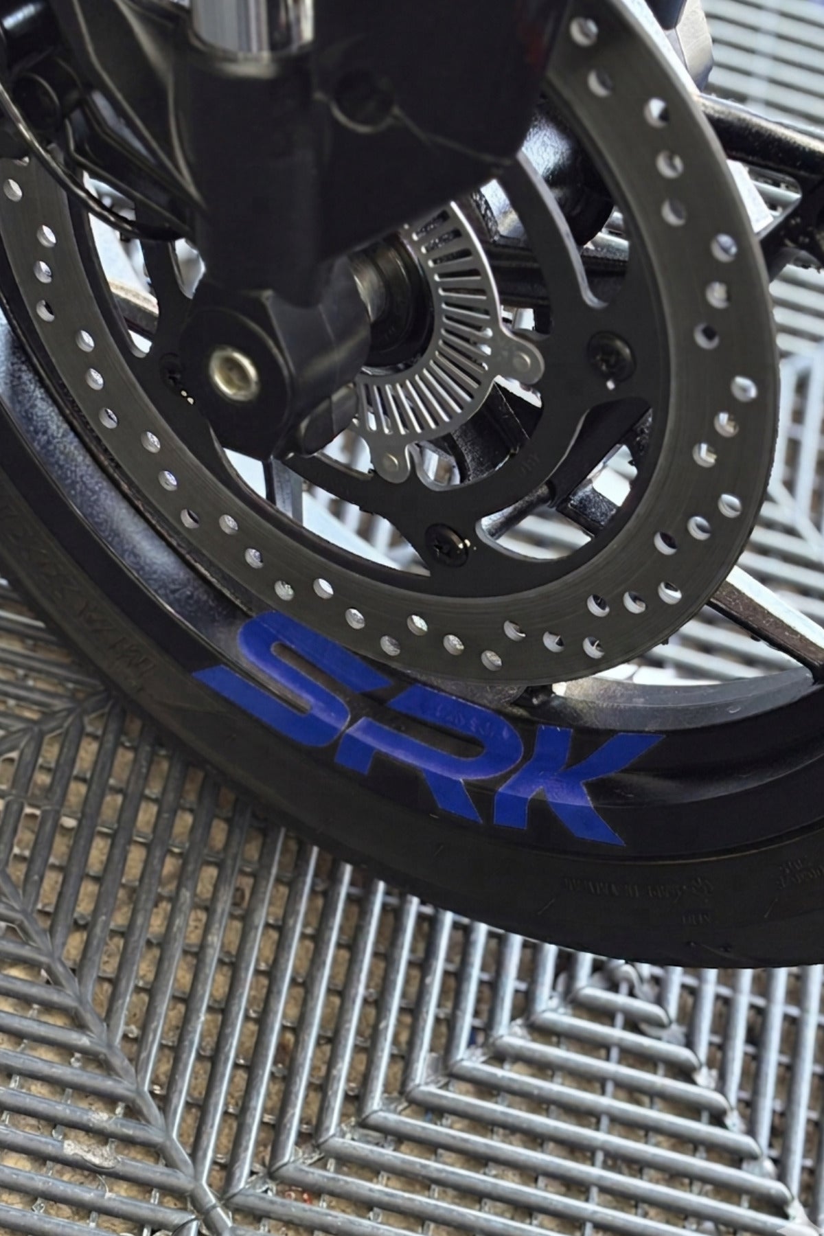 RKS-QJ Motor Grubuna Uyumlu Jant İçi SRK Yazı Sticker Seti (4 Adet)