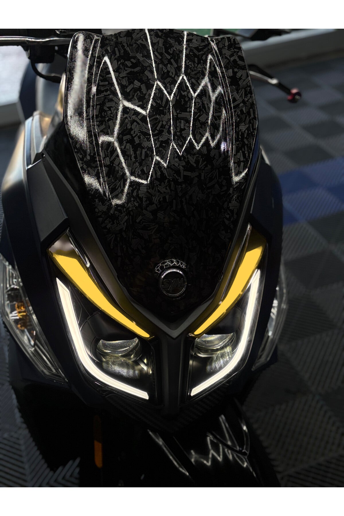 SYM Jet 14 Scooter için Gündüz Ledi Far Renklendirme Sticker Far Tasarım Film (Sağ ve Sol)