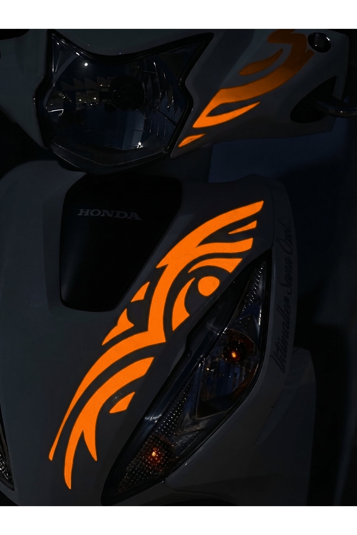 Honda Dio için Reflektörlü Dövme Tribal Desen Sticker (2 Parça)