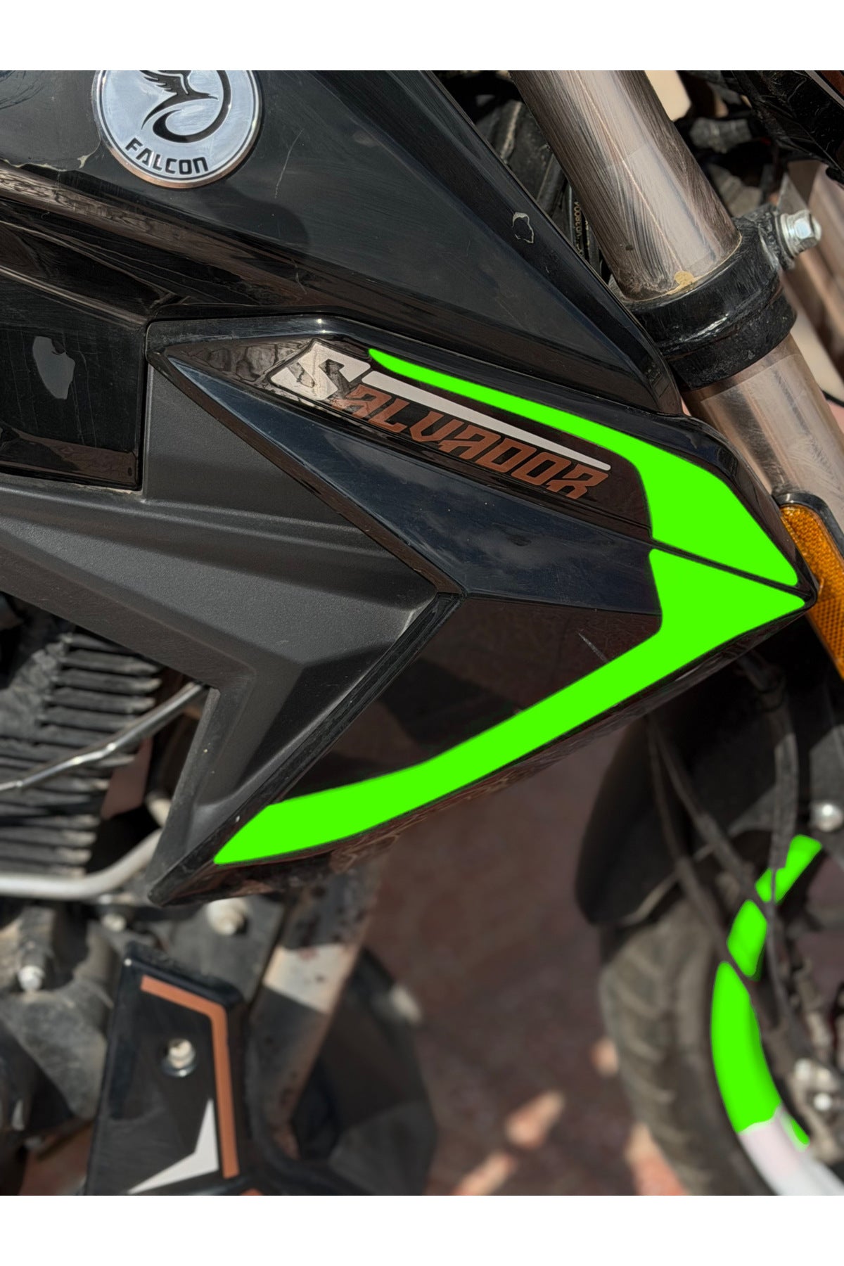Falcon Salvador S188 Motosiklet için Ön Yan Panel Orijinal Renk Değişim Stickerları ( 4 Parça)