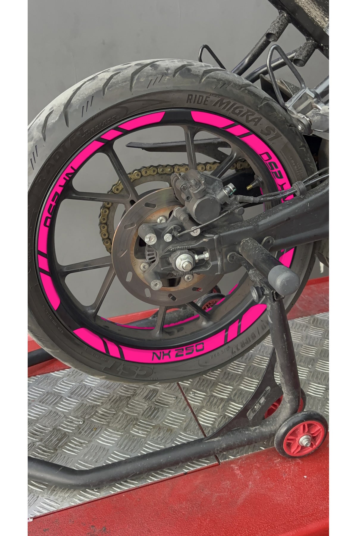 CFMOTO NK250 için NK250 Yazılı 12'li Jant Şeridi Sticker Seti ( Ön-Arka Yeterli)