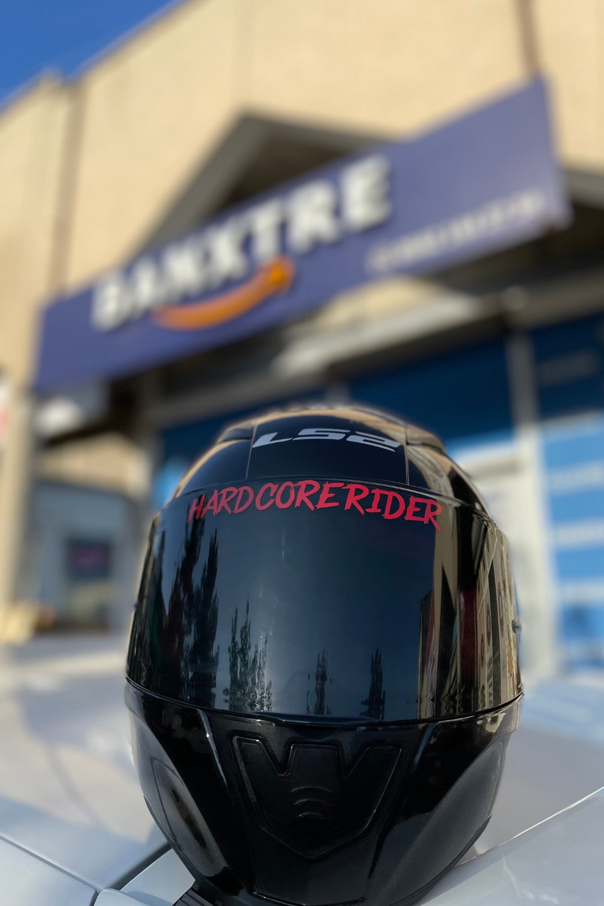 Kask Vizörü için Kırmızı Hard Core Rider Sticker Etiket 14CMx2CM (1 Adet) (Görüşe Engel Olmaz)