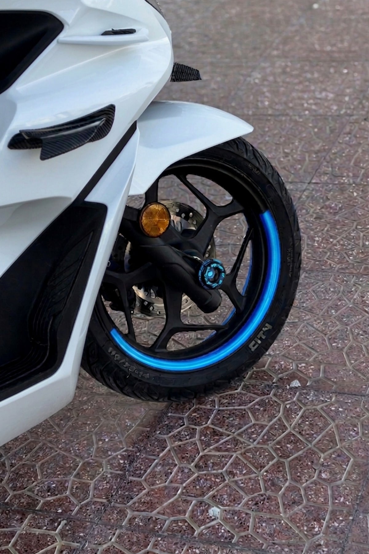 Honda PCX için Uyumlu Yarım Jant Şeridi Sticker Seti (4 Parça)