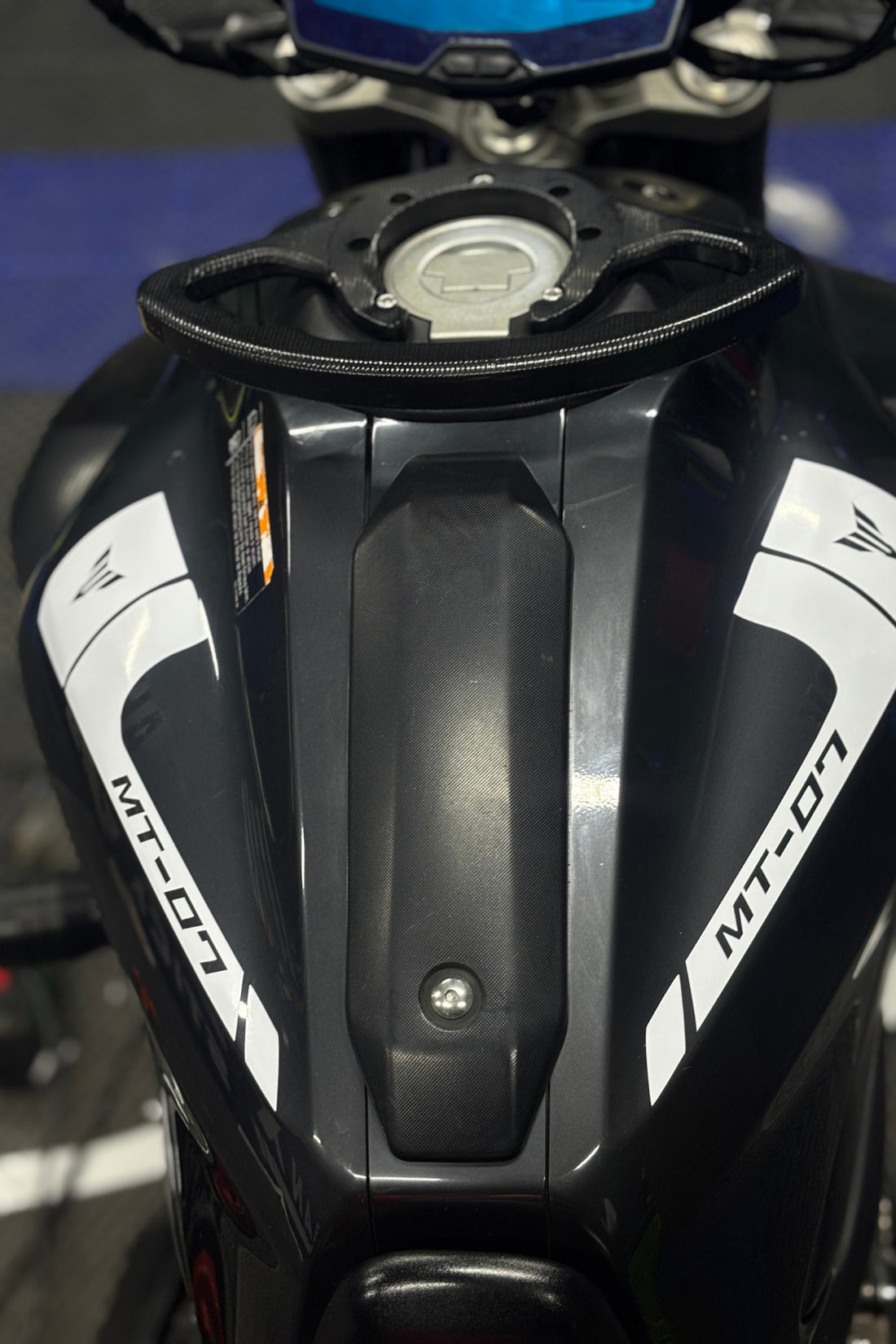 Yamaha MT-07 için Beyaz Depo Sticker (2014-2020 Yıllara Uyumlu) Seti (Sağ ve Sol)