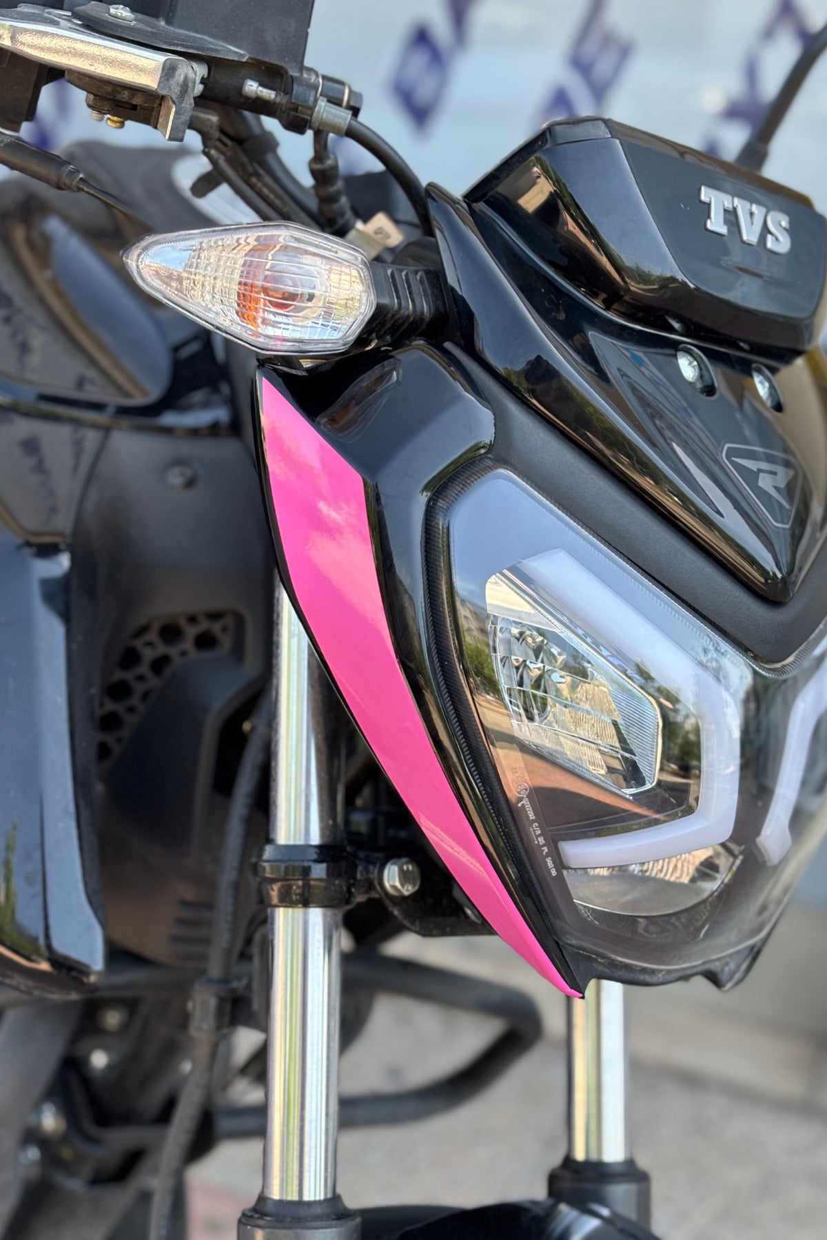 TVS Raider için Far Kaşı Detay Sticker (Sağ ve Sol)
