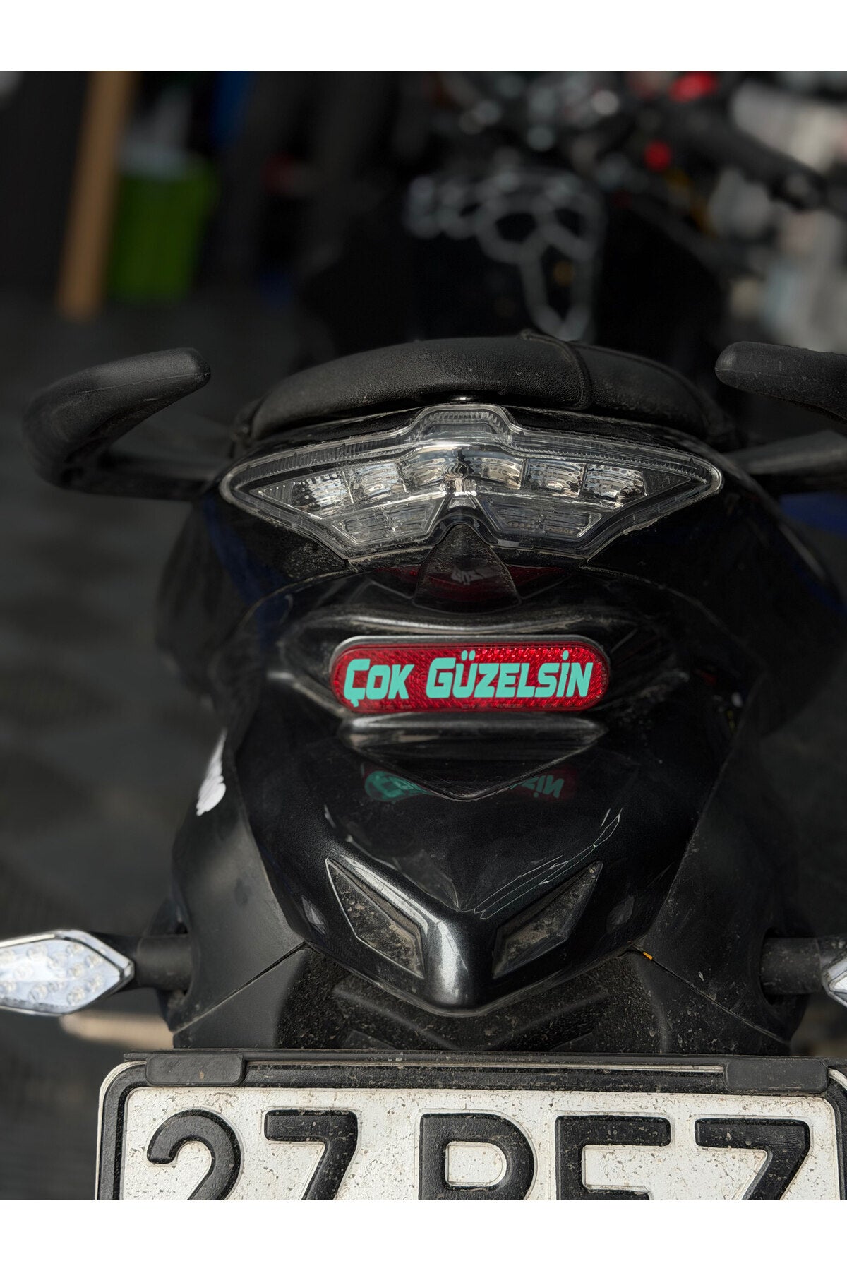 Motosiklet Kedigözü için Çok Güzelsin Düz Yazı Sticker Etiket ( 8CMx2CM)