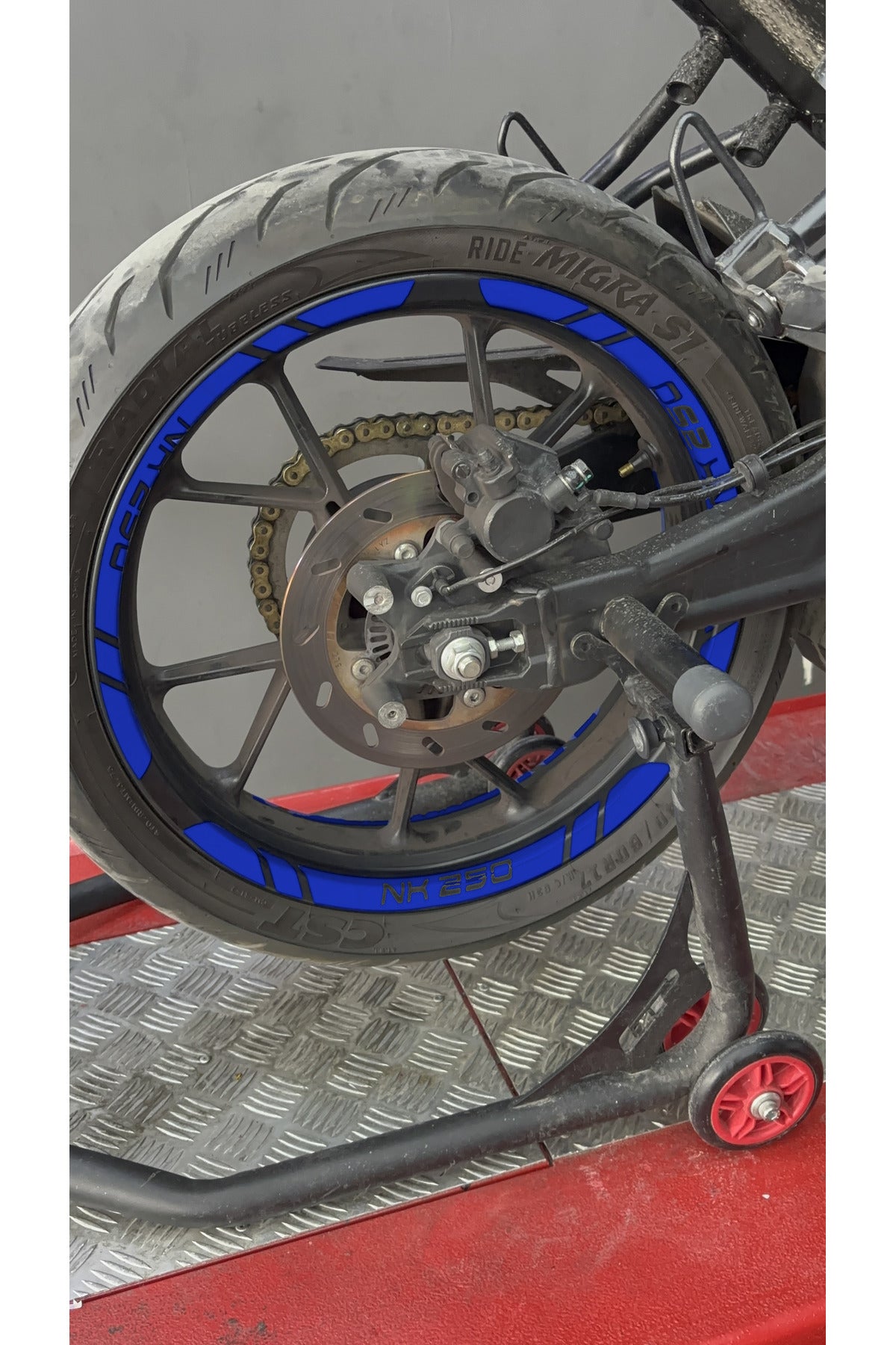 CFMOTO NK250 için NK250 Yazılı 12'li Jant Şeridi Sticker Seti ( Ön-Arka Yeterli)