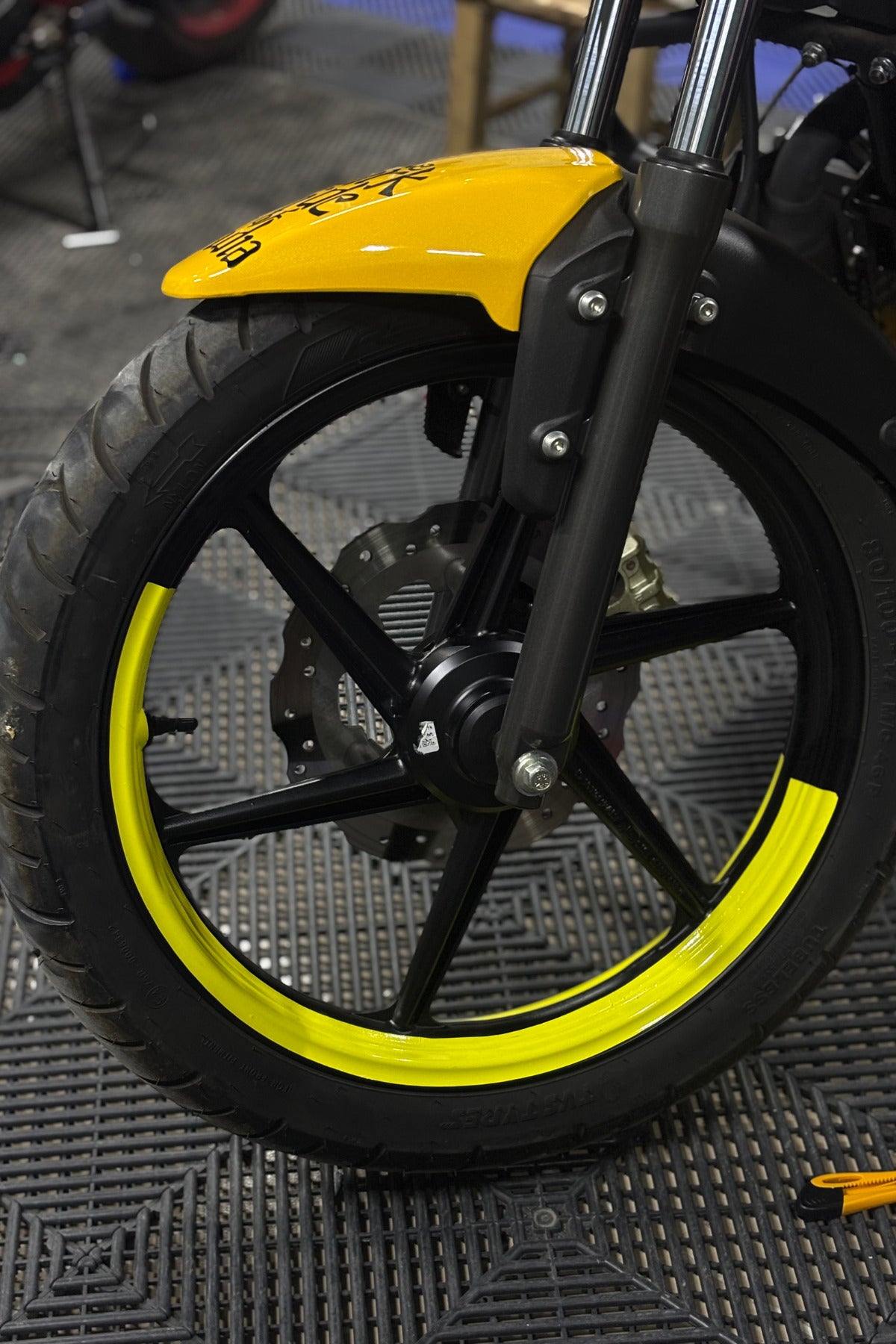 Motosiklet 17 Inch Jantlara Uyumlu Yarım Jant Şeridi