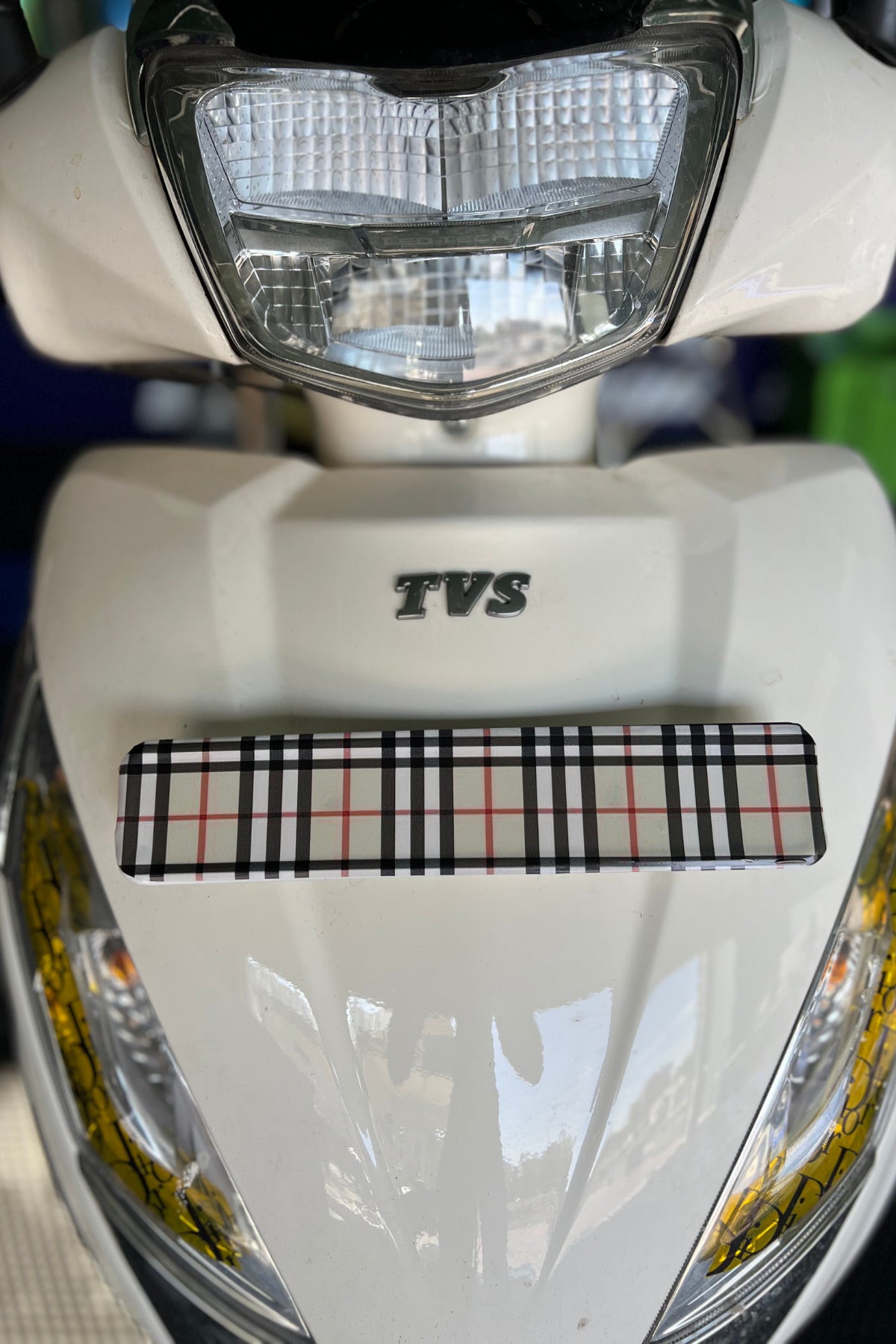 TVS Jupiter 125 Ön Plakası için Bayrak ve Desenli Sticker