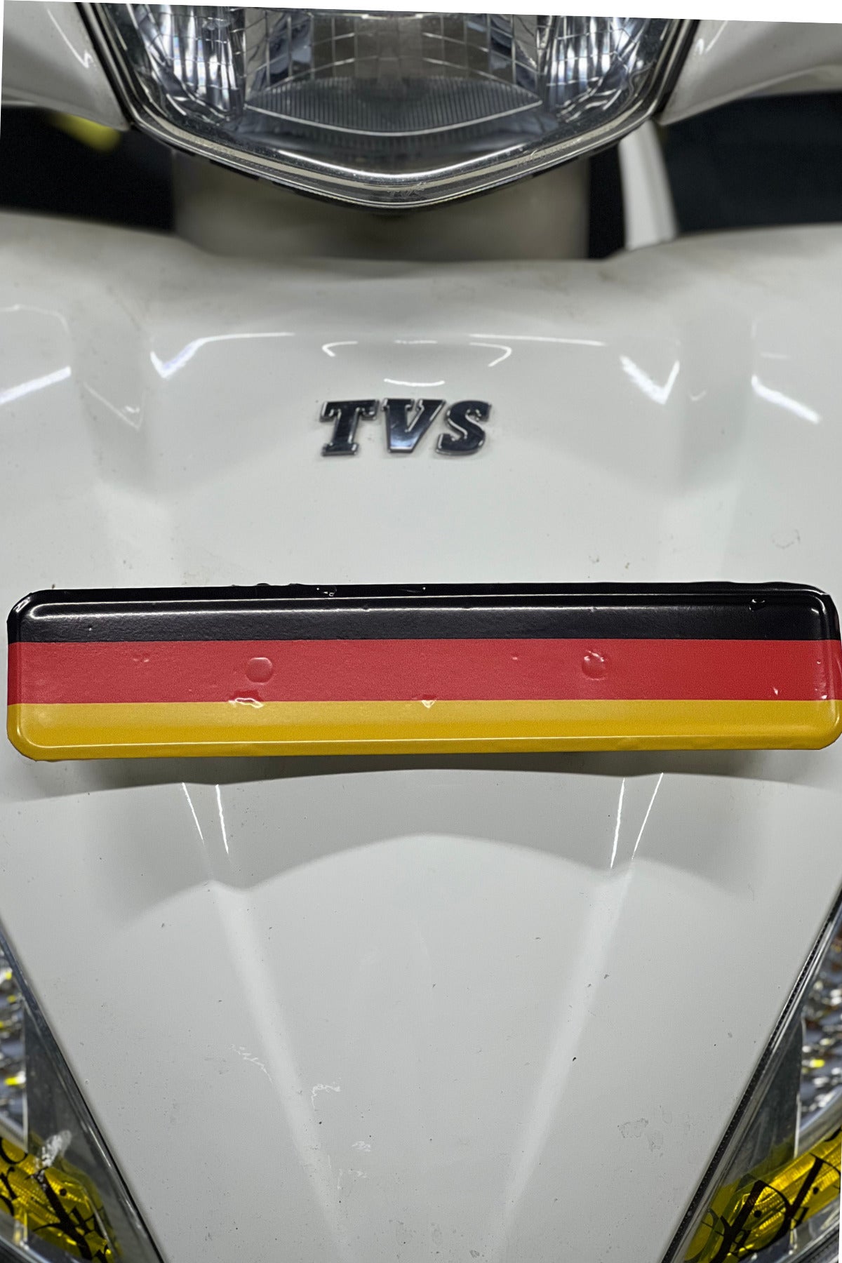 TVS Jupiter 125 Ön Plakası için Bayrak ve Desenli Sticker