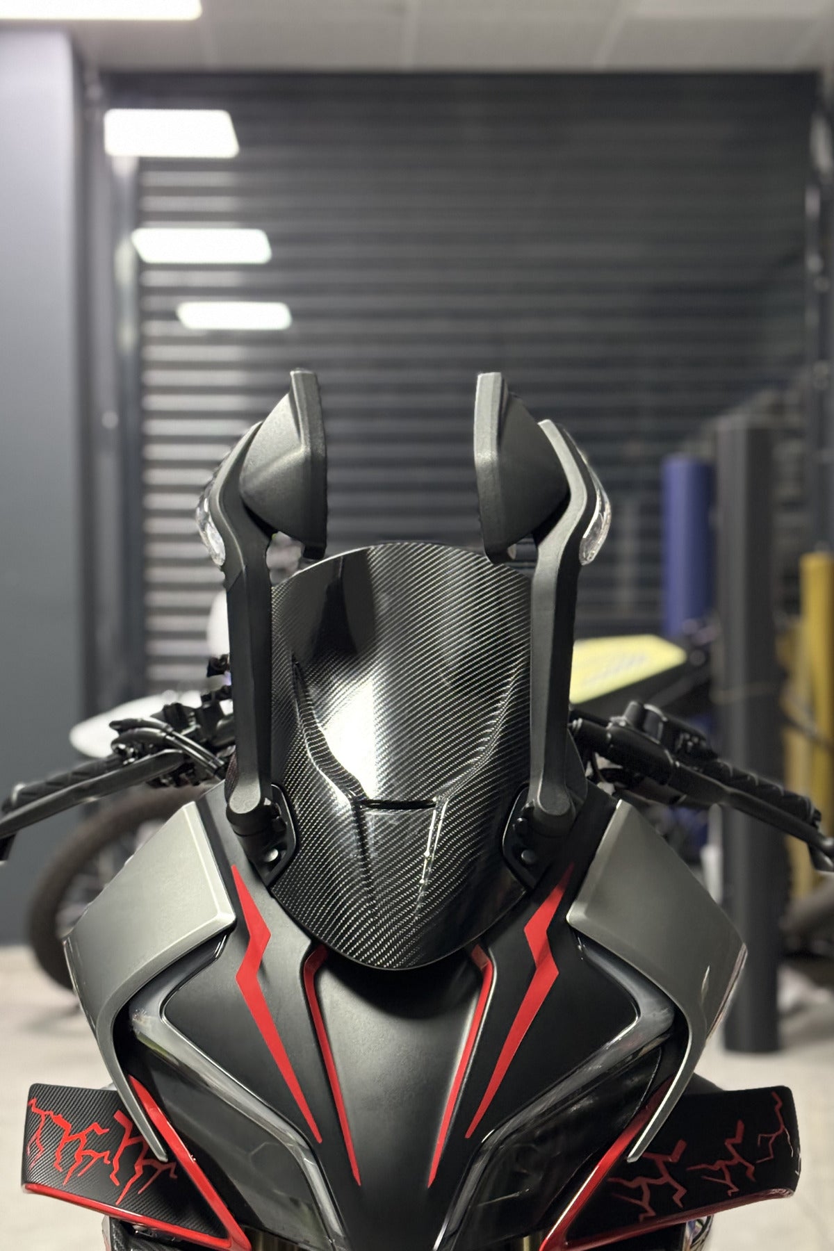 CF MOTO 450 SR için Kırmızı Renk Far Kaşı Sticker Etiket (4 Parça)