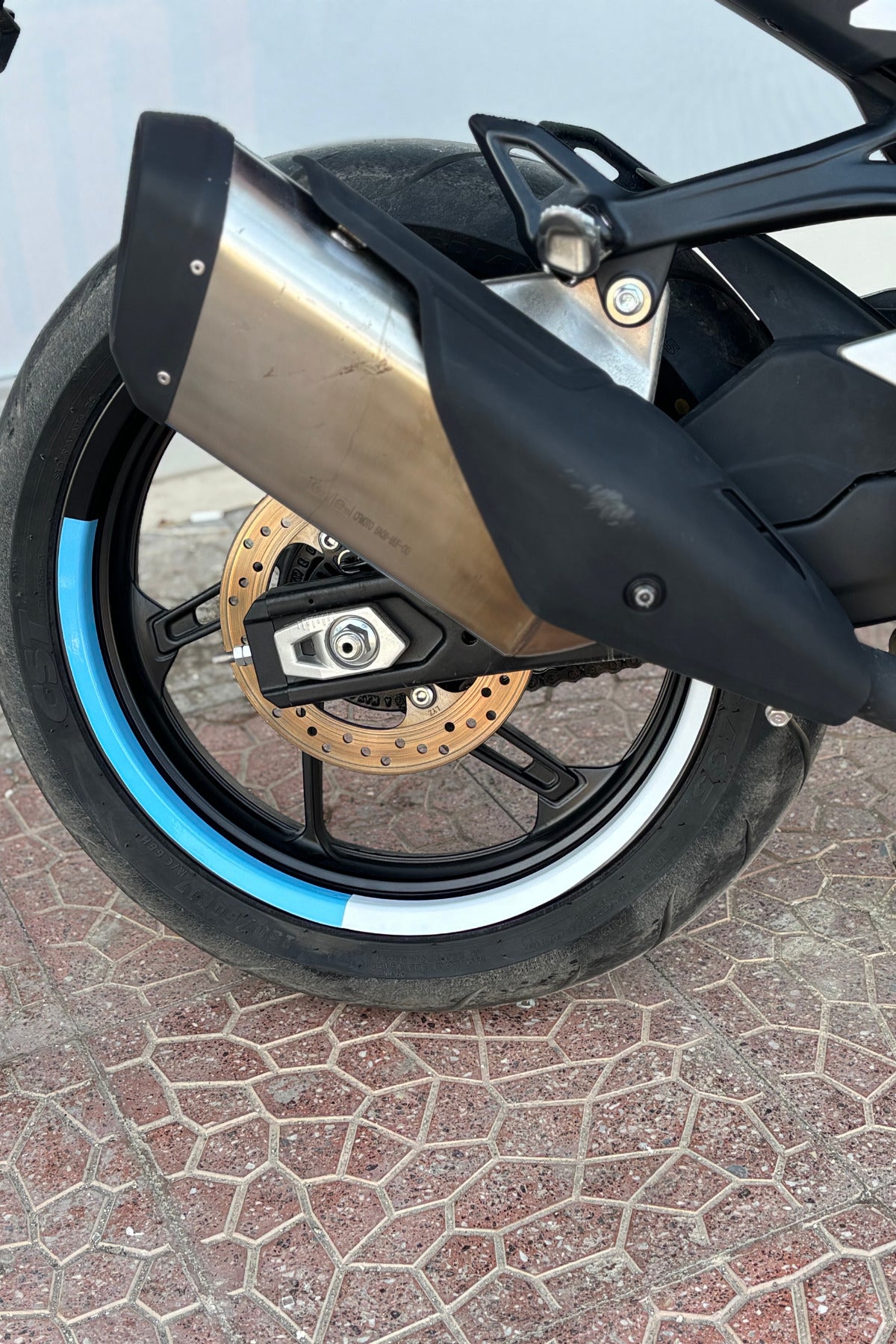 CFMOTO 450SR için Çift Renki Çeyrekli Jant Şeridi Sticker Seti (8 Parça)