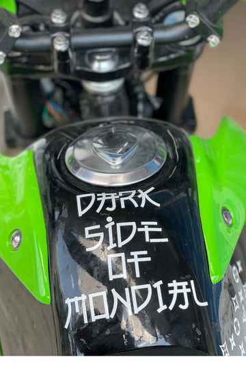 Dekoratif Mondial Motorlar için Dark Side of Mondial Stickerı Beyaz Renk Etiket