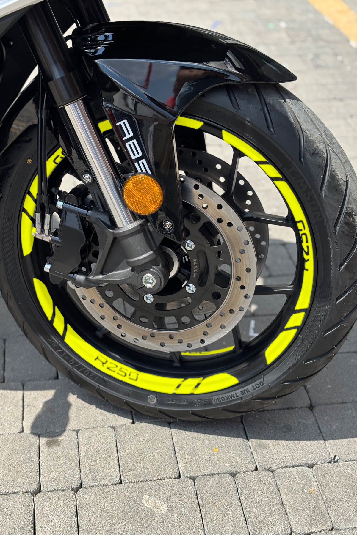 RKS R250 için 12 Parça R250 Yazılı Jant Şeridi Sticker Seti (Ön Arka Sağ Sol Yeterli)