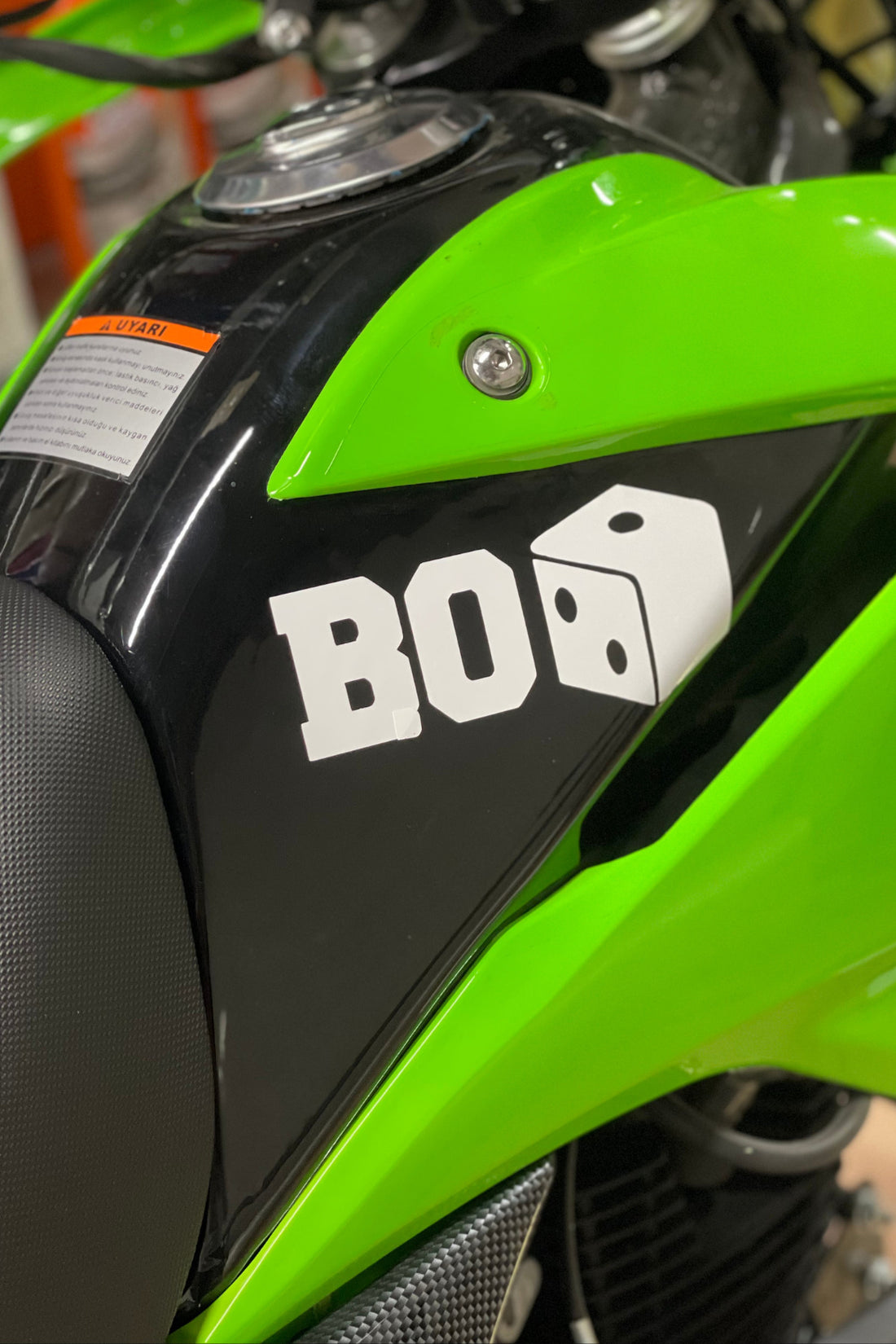 Dekoratif Beyaz Bozar Sticker Motor-Araba-Kask için Bozar Etiket 16CMx6CM (1 Adet)