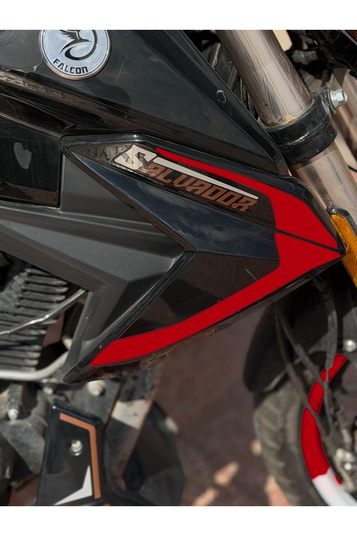 Falcon Salvador S188 Motosiklet için Ön Yan Panel Orijinal Renk Değişim Stickerları ( 4 Parça)