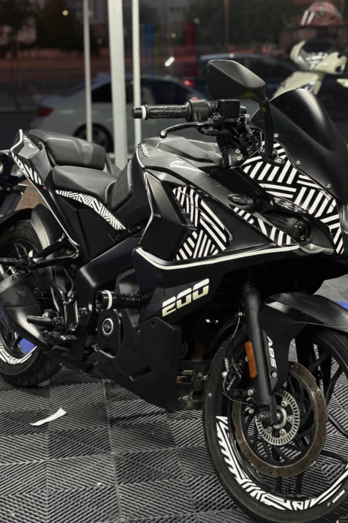 Bajaj Pulsar RS200 için Komple Baskılı Sticker Seti