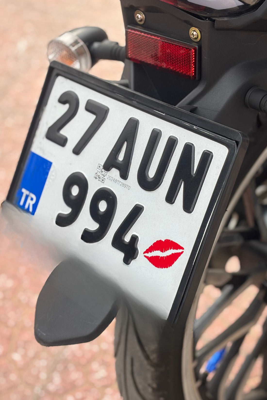 Motosiklet Plakalığı için Kırmızı Renk Dudak Öpücük Sticker (5CM)