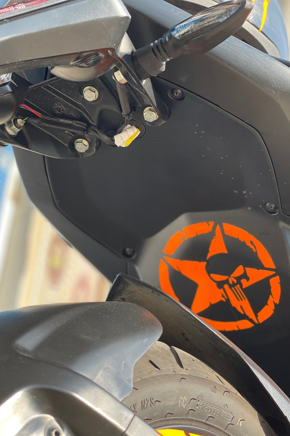 Araba-Kask-Motor için Orafol Parlak Neon Turuncu Yuvarlak Punısher Sticker Etiket 15CMx15CM