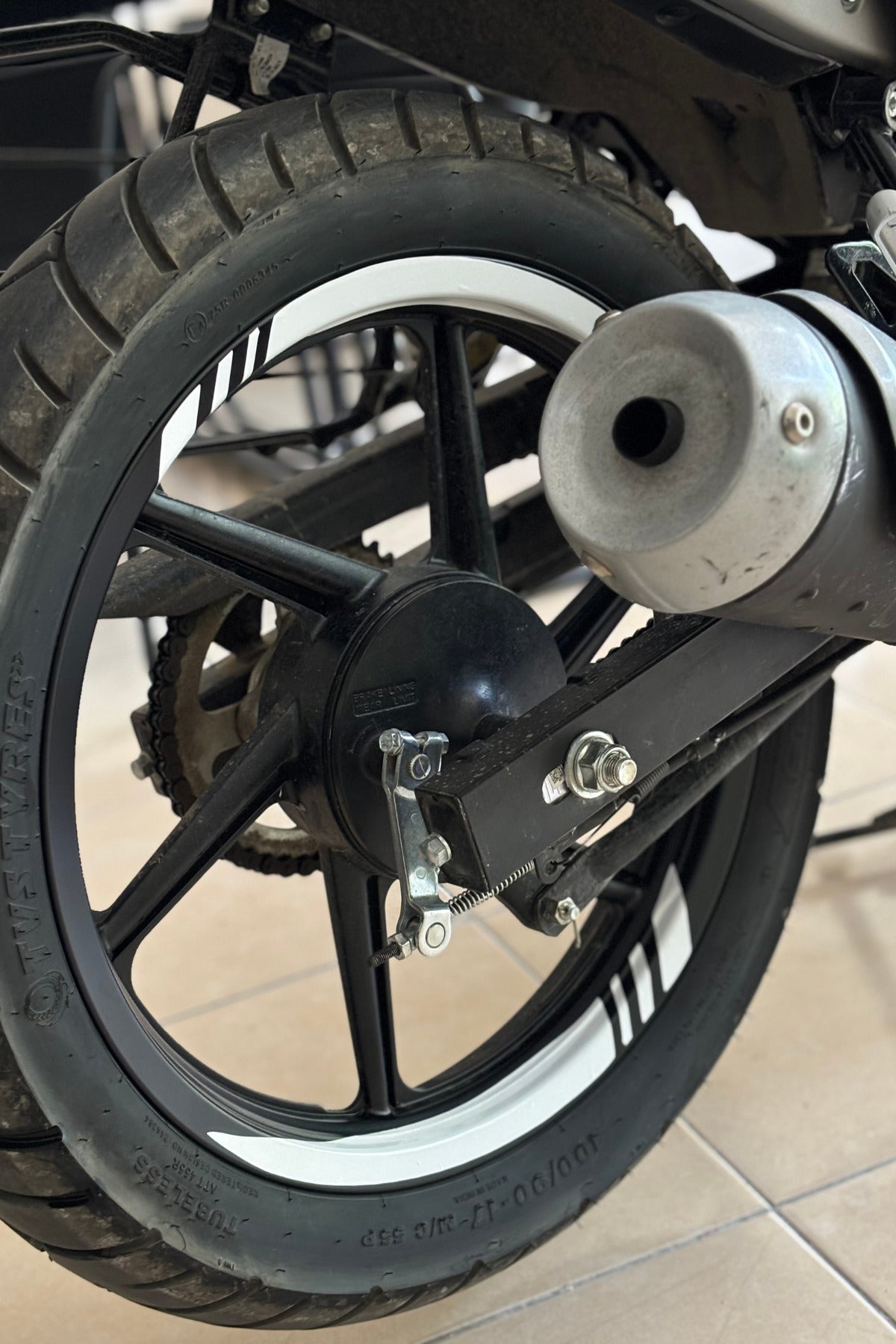 Motor ve Motosiklet için Kalın Kesikli Universal Tüm Jantlara Uyumlu Jant Şeridi (8 Parça)