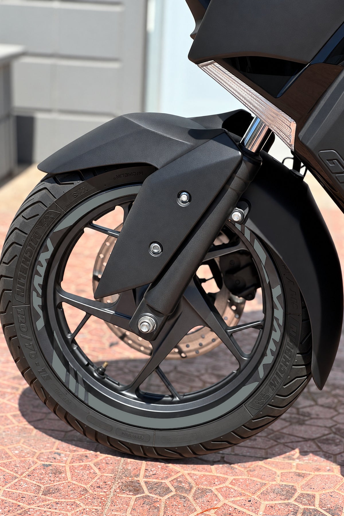 Yamaha Xmax Scooter için Kalın Kesikli + Xmax Yazılı Jant Şeridi Sticker Seti (Ön Arka Yeterli)