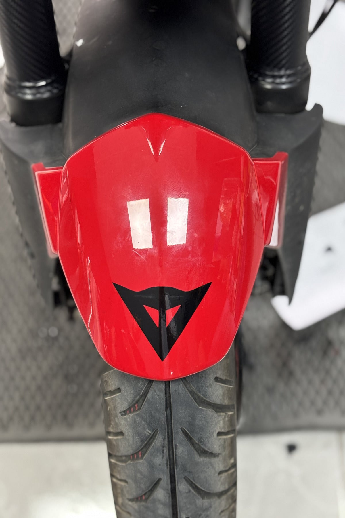 Motor Ön Çamurluk için Siyah Renk Dainese Logo Sticker (10CM)