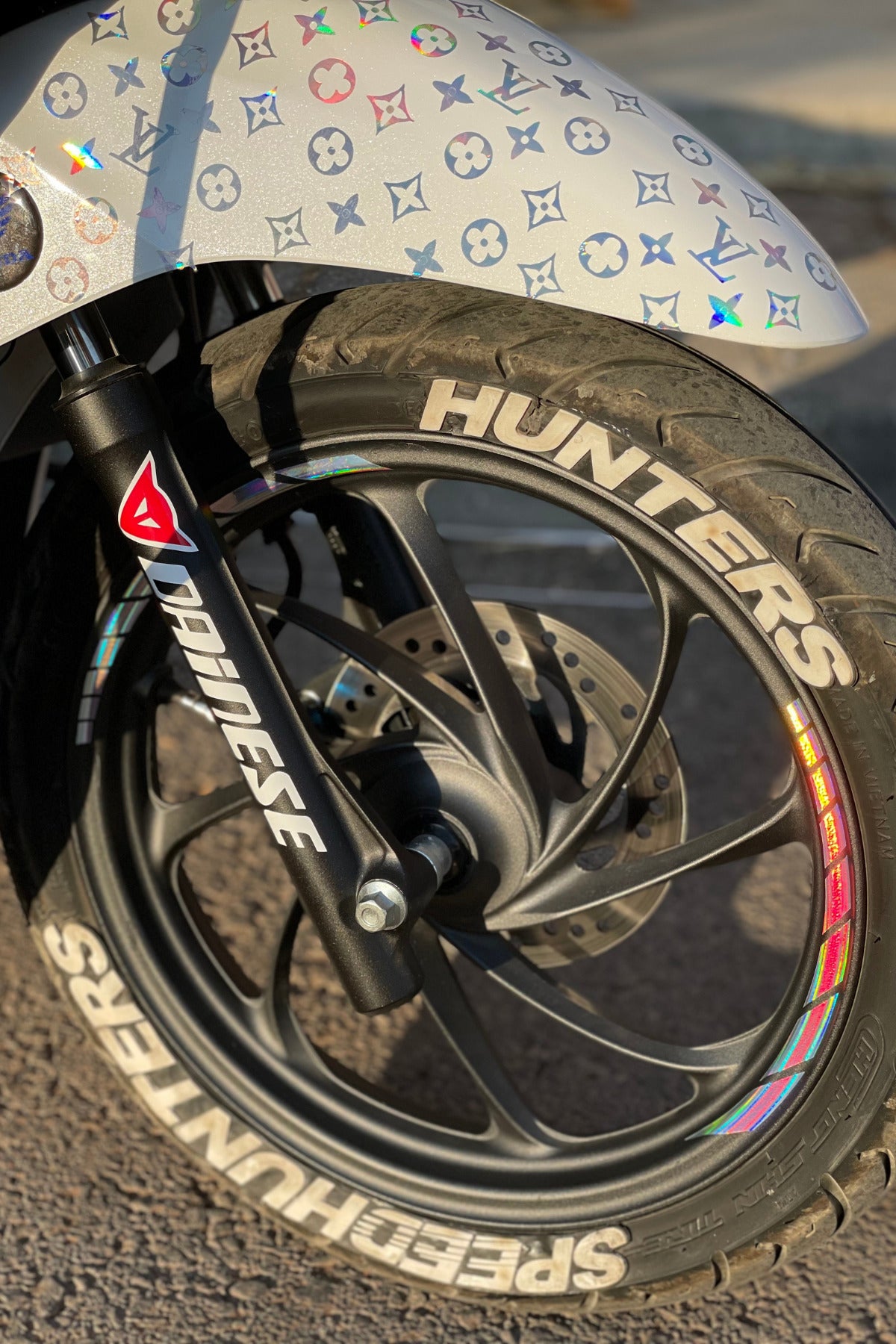 Scooter Jantı için Hologramlı Renk Değiştiren Parlak Sticker Etiket Seti 8 Parça Jant Şeridi