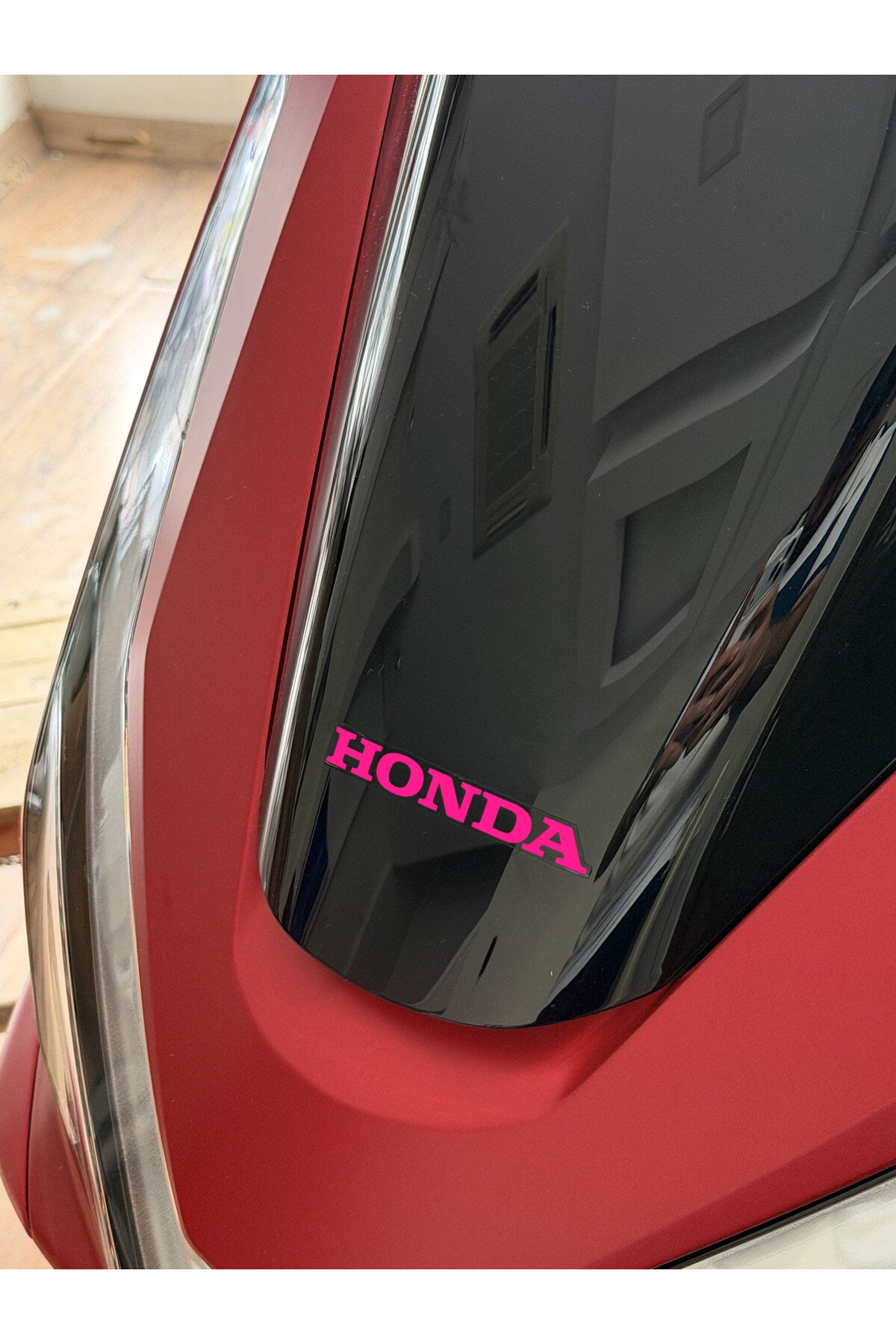 Honda PCX için Tüm Yıllara Uyumlu Ön Cam Orijinal Renkli Cam Yazı Sticker Etiket (1 Adet)
