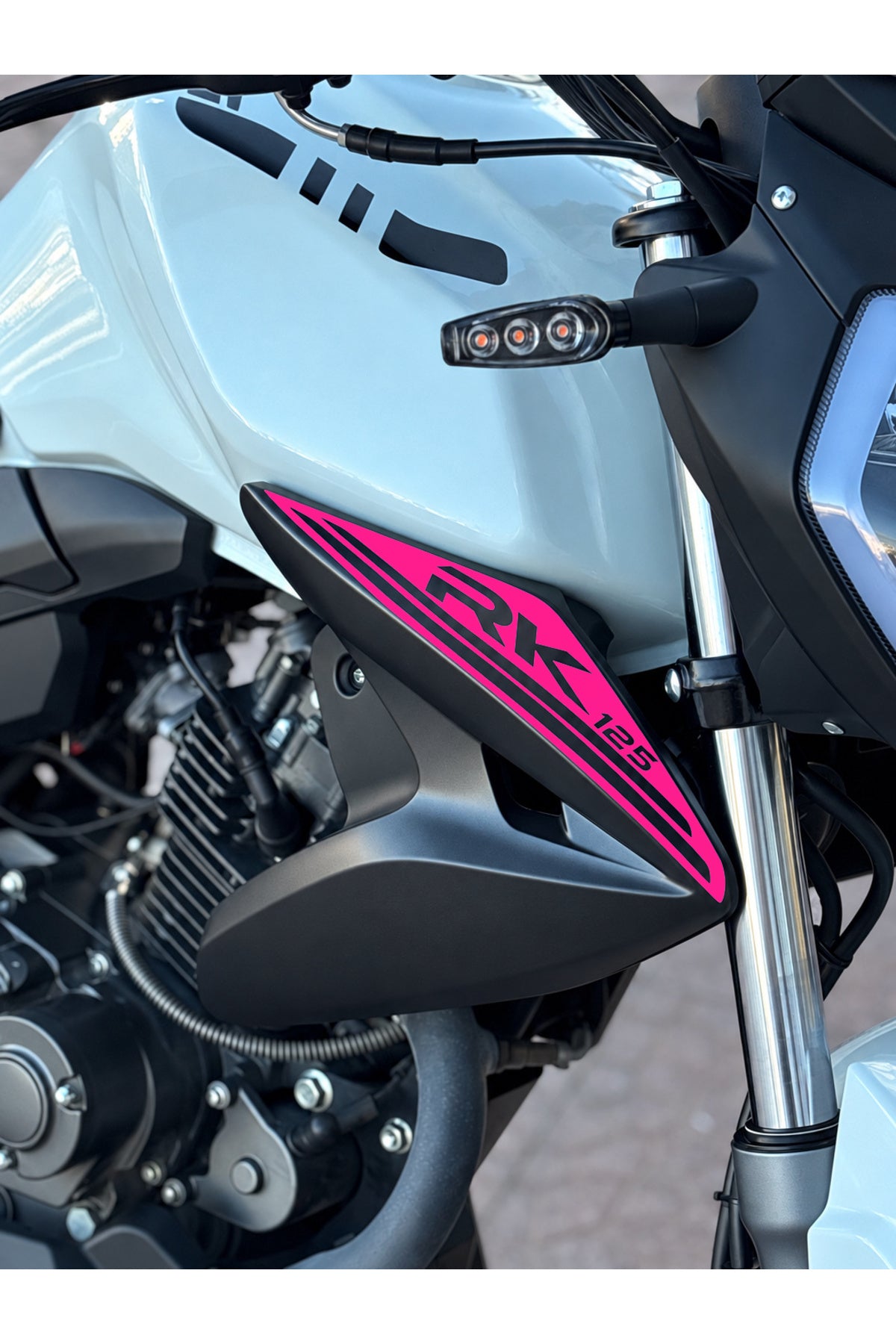 RKS RK125 için Yan Drenajlara Uyumlu RK 125 Sticker Etiket (Sağ ve Sol)