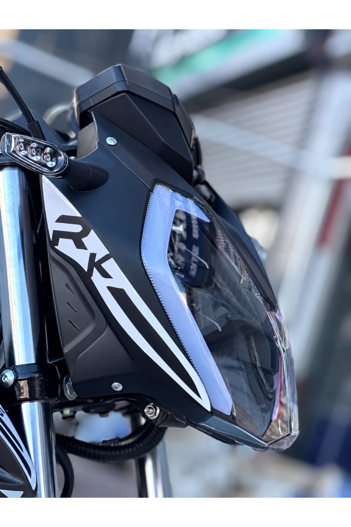 RKS RK125 için RK yazılı Far Kaşı Dekor Sticker (Sağ ve Sol )