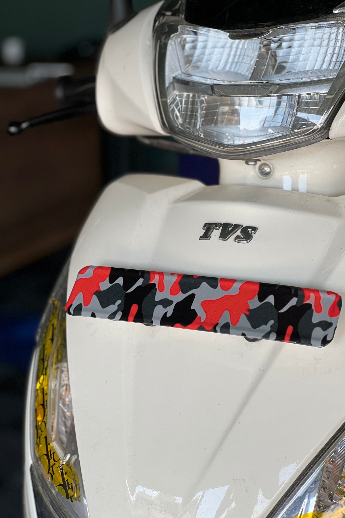 TVS Jupiter 125 Ön Plakası için Bayrak ve Desenli Sticker
